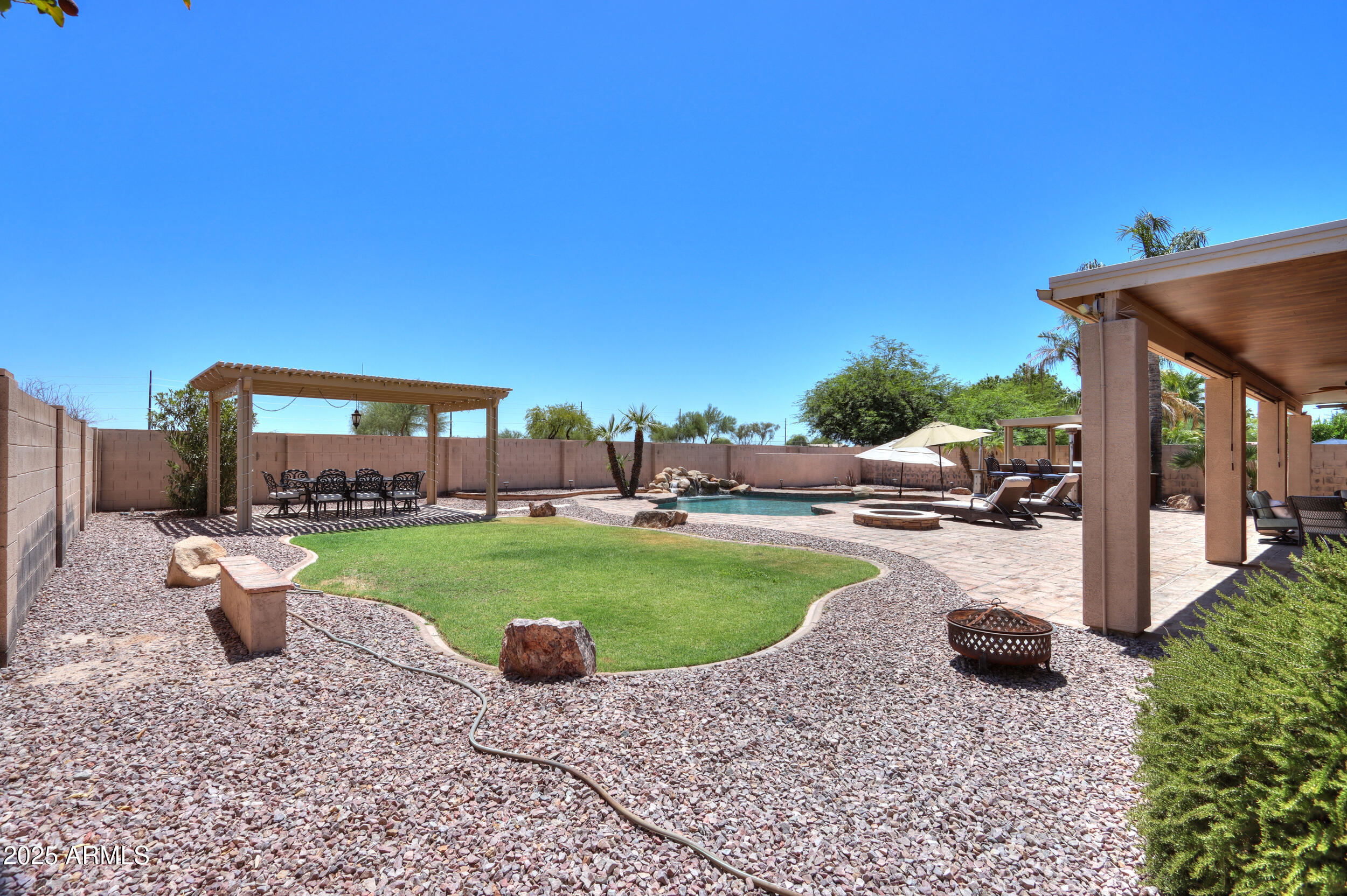 2041 E PALM BEACH Drive