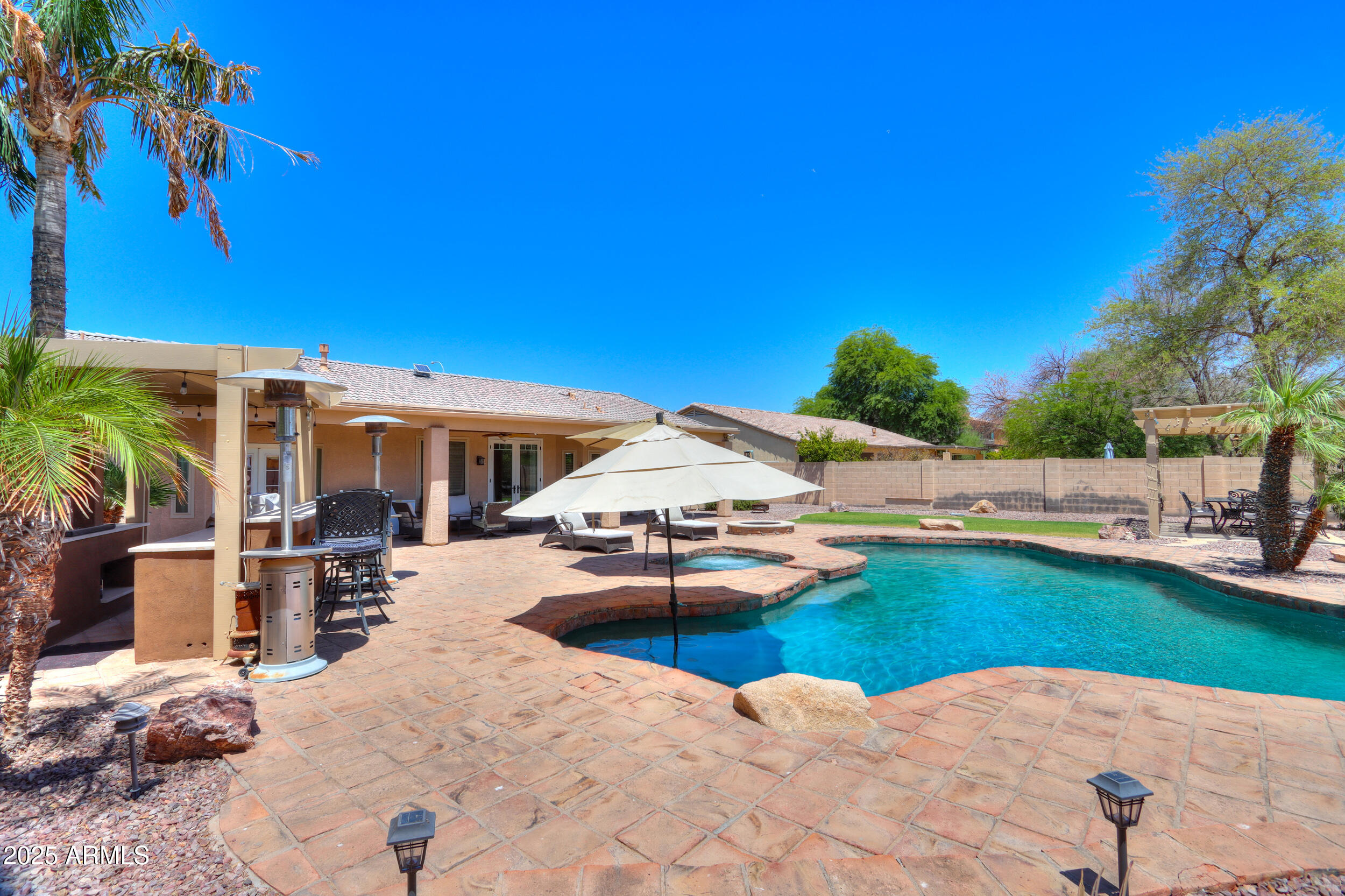 2041 E PALM BEACH Drive