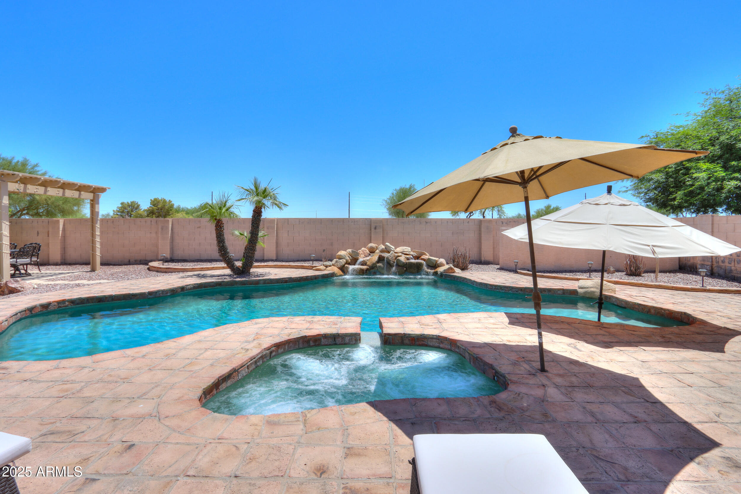 2041 E PALM BEACH Drive