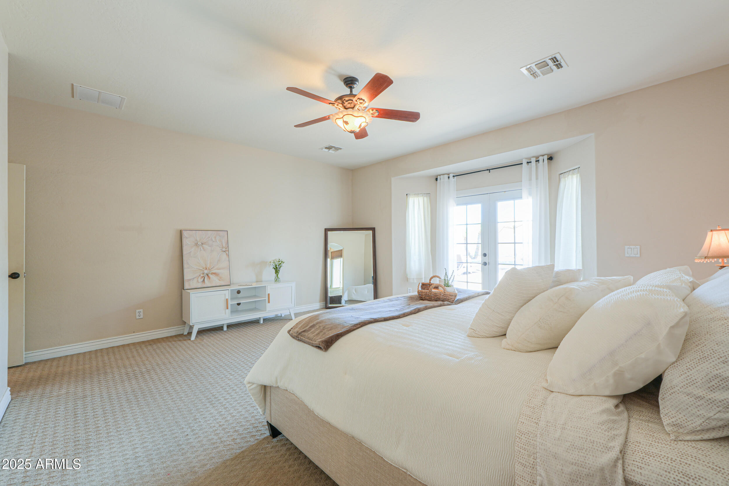 2041 E PALM BEACH Drive