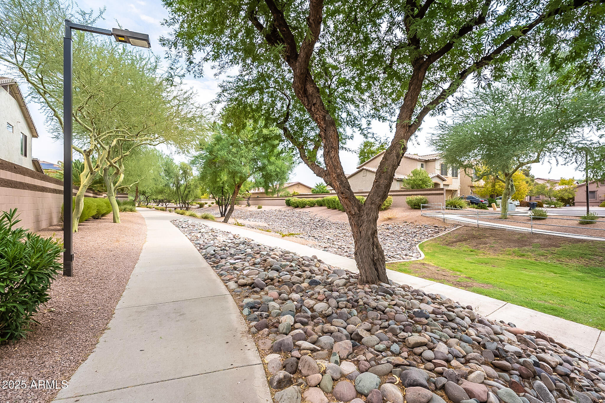 2041 E PALM BEACH Drive