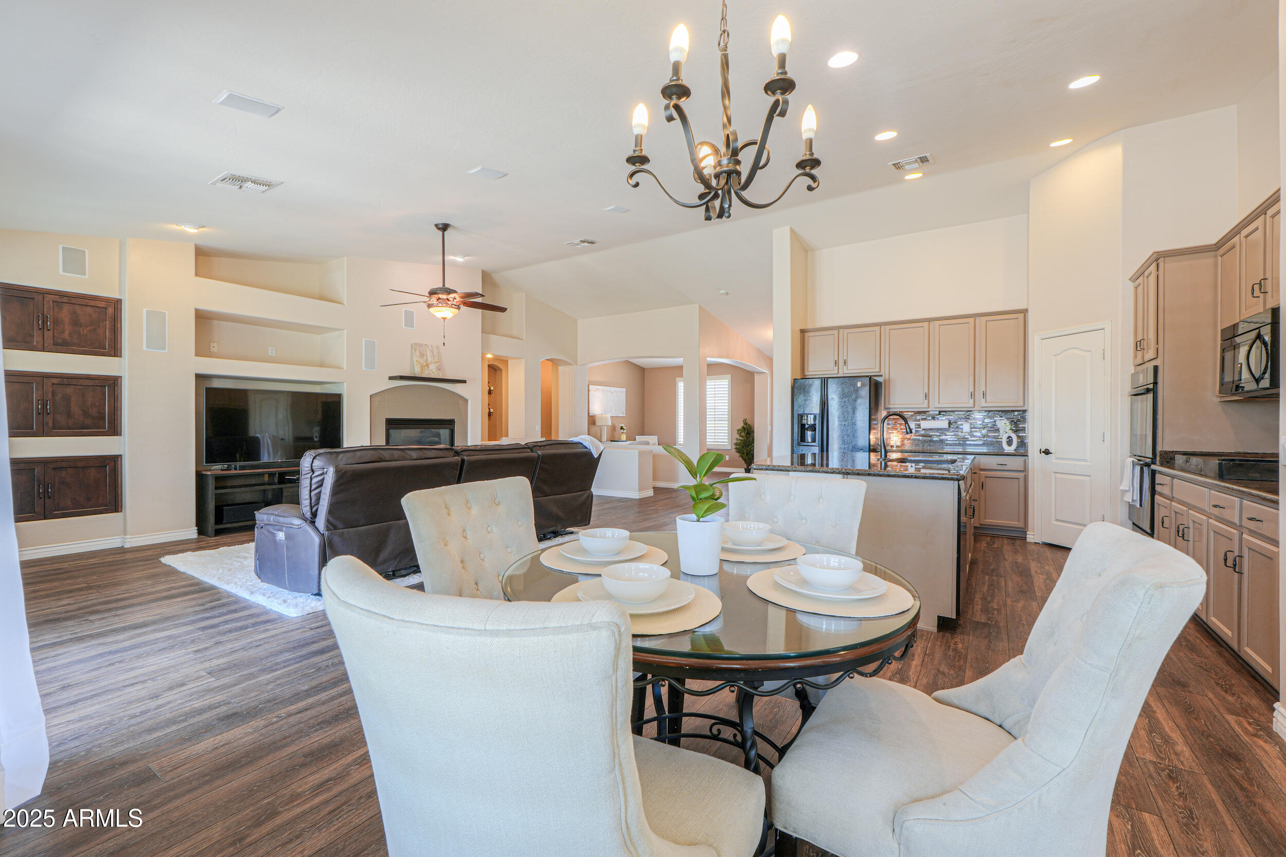 2041 E PALM BEACH Drive