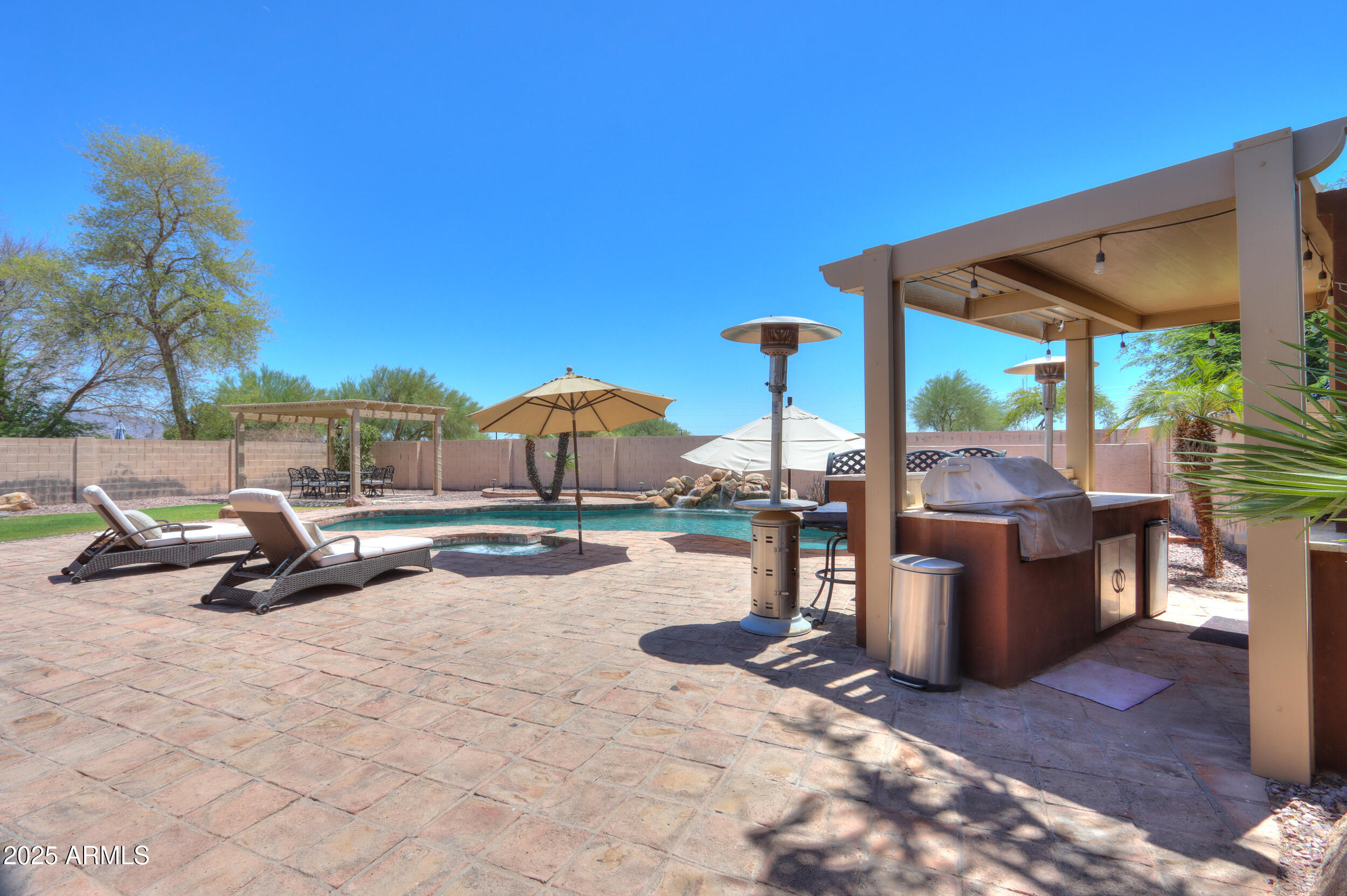 2041 E PALM BEACH Drive