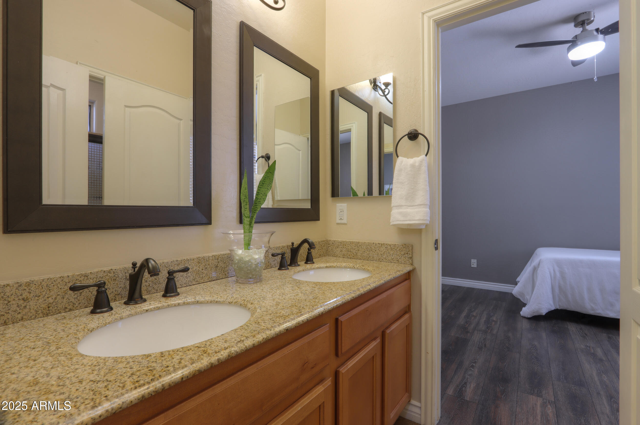 2041 E PALM BEACH Drive