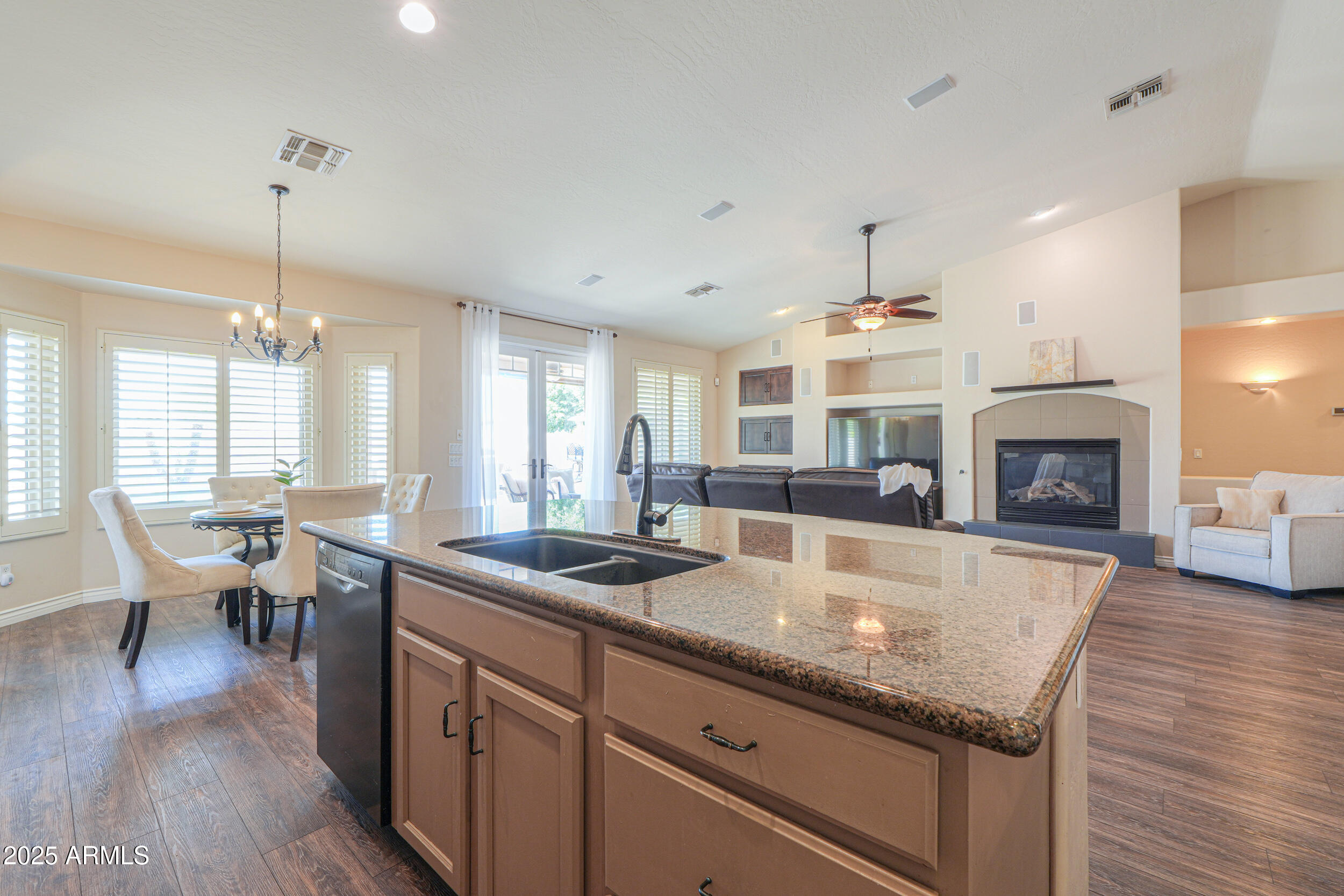 2041 E PALM BEACH Drive