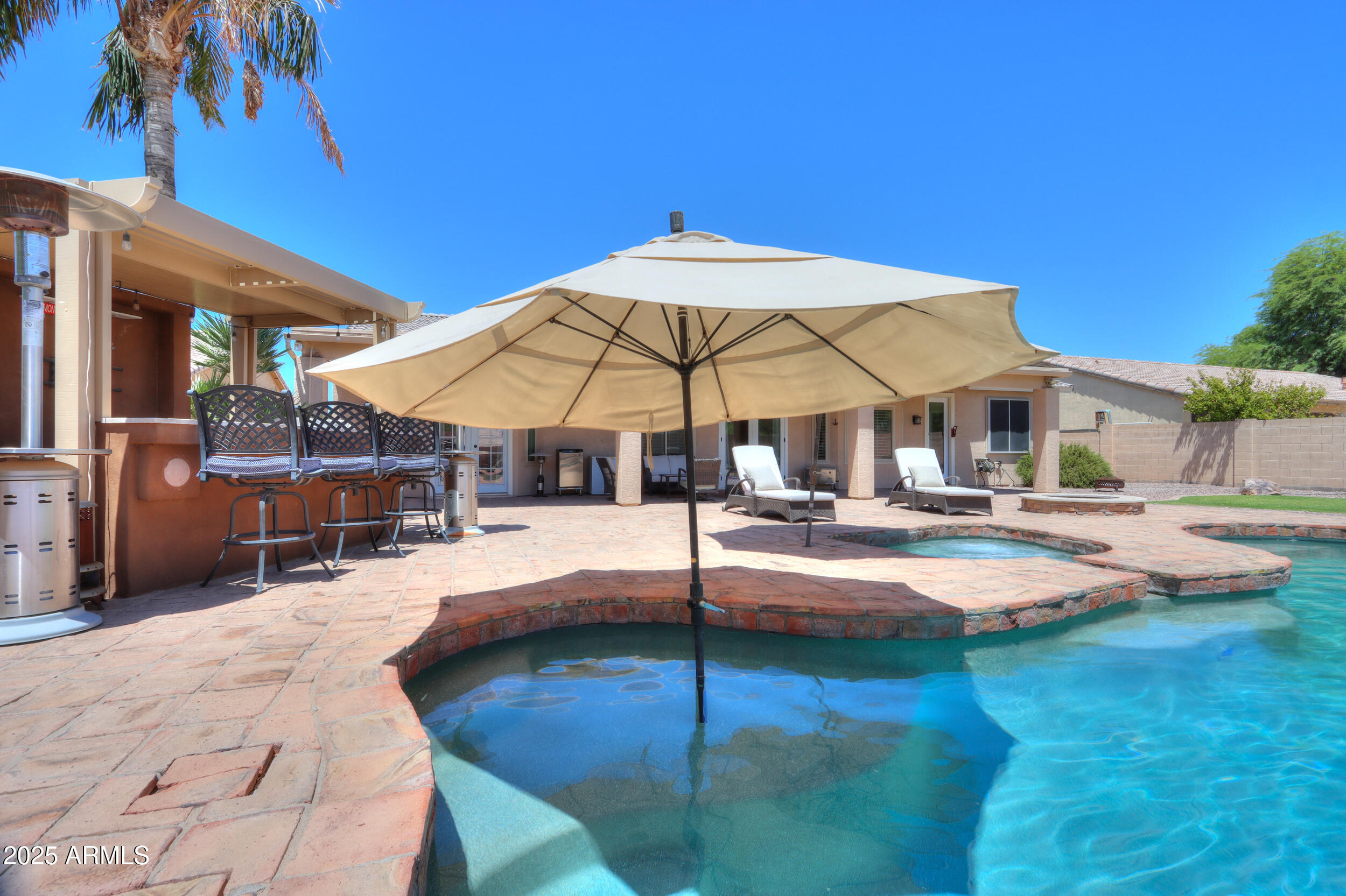 2041 E PALM BEACH Drive