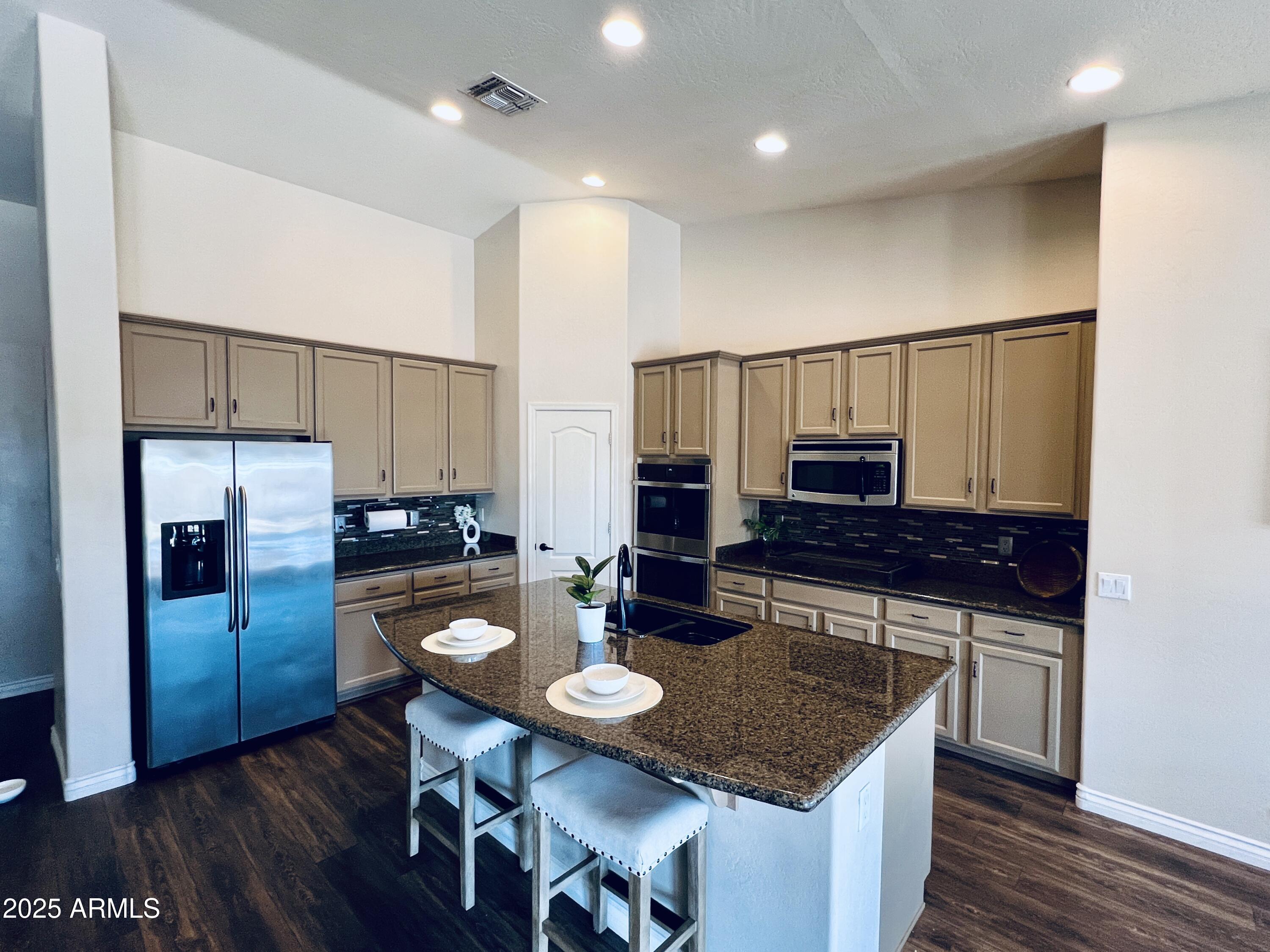 2041 E PALM BEACH Drive