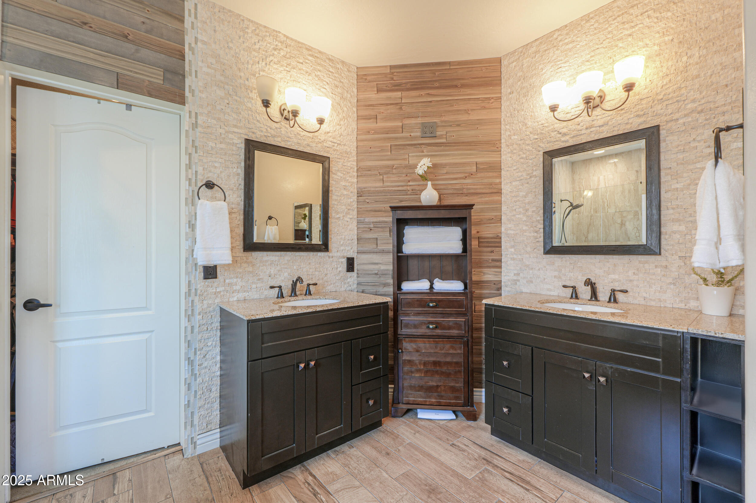 2041 E PALM BEACH Drive