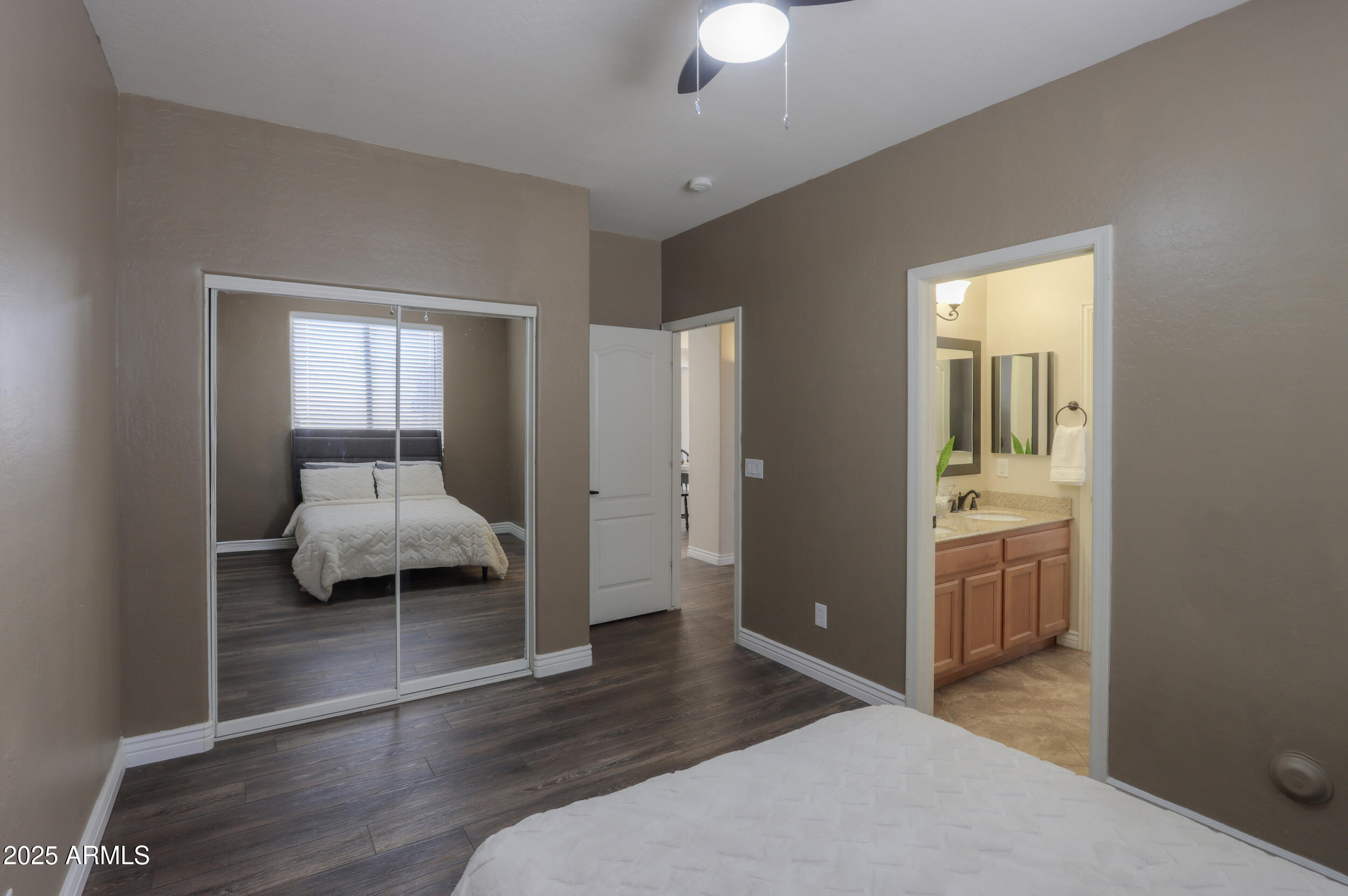 2041 E PALM BEACH Drive