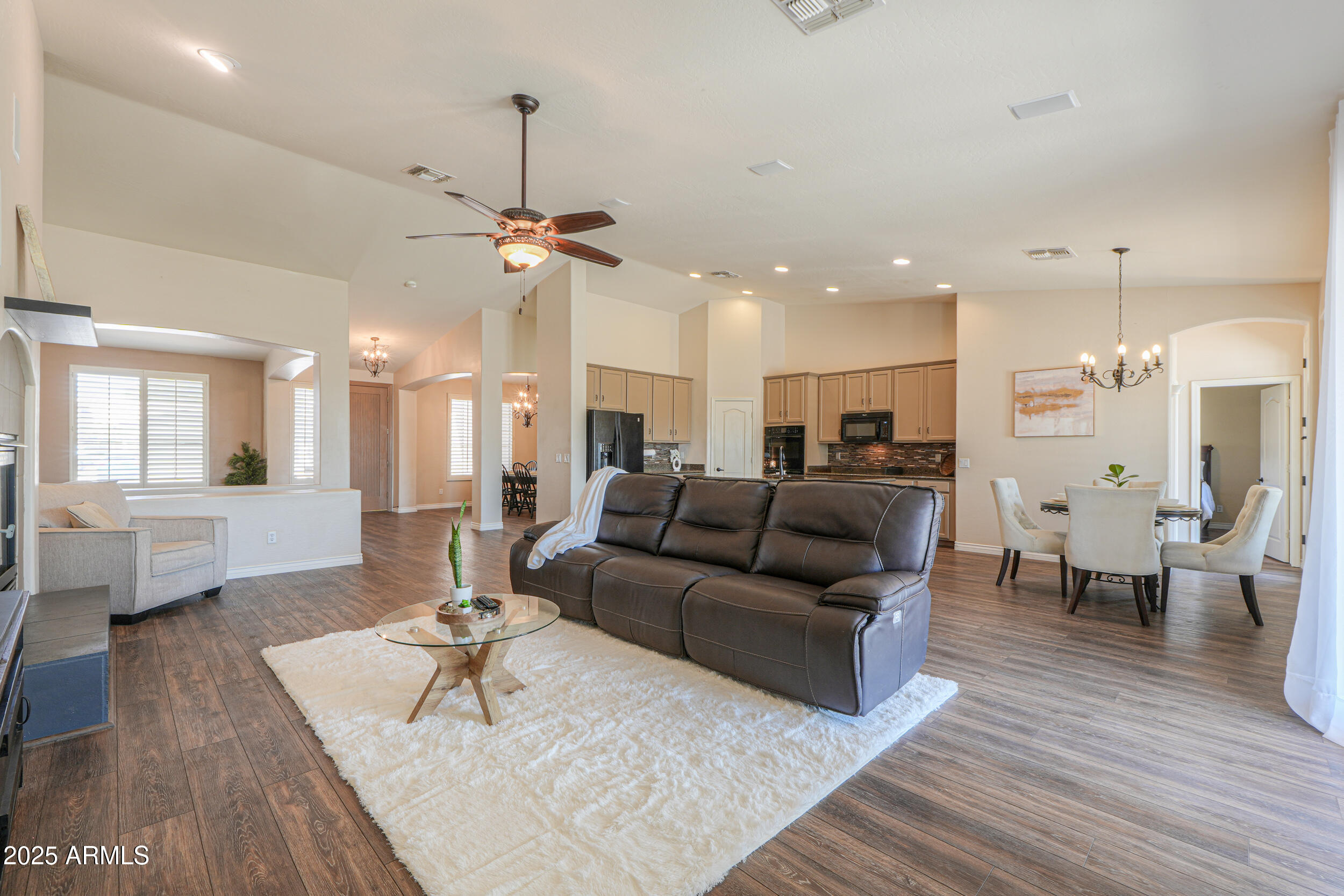 2041 E PALM BEACH Drive