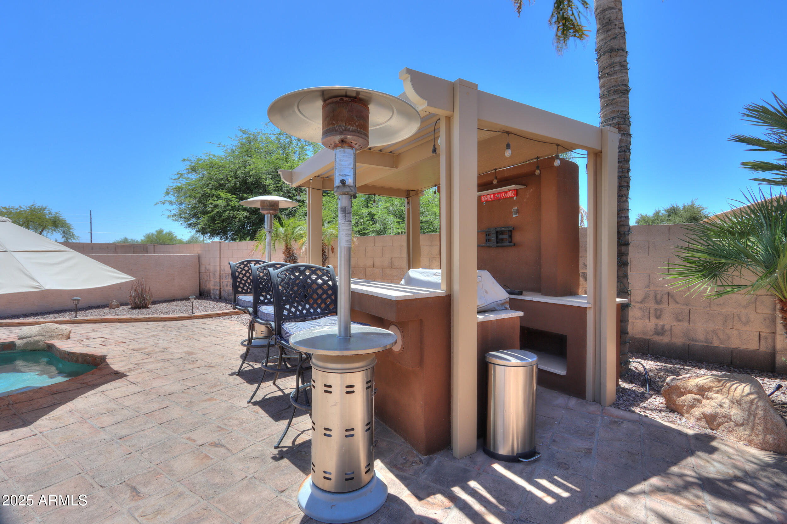 2041 E PALM BEACH Drive