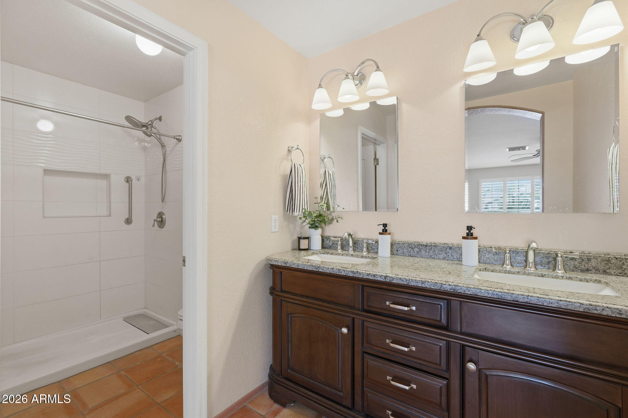 125 E BLUE EAGLE Lane