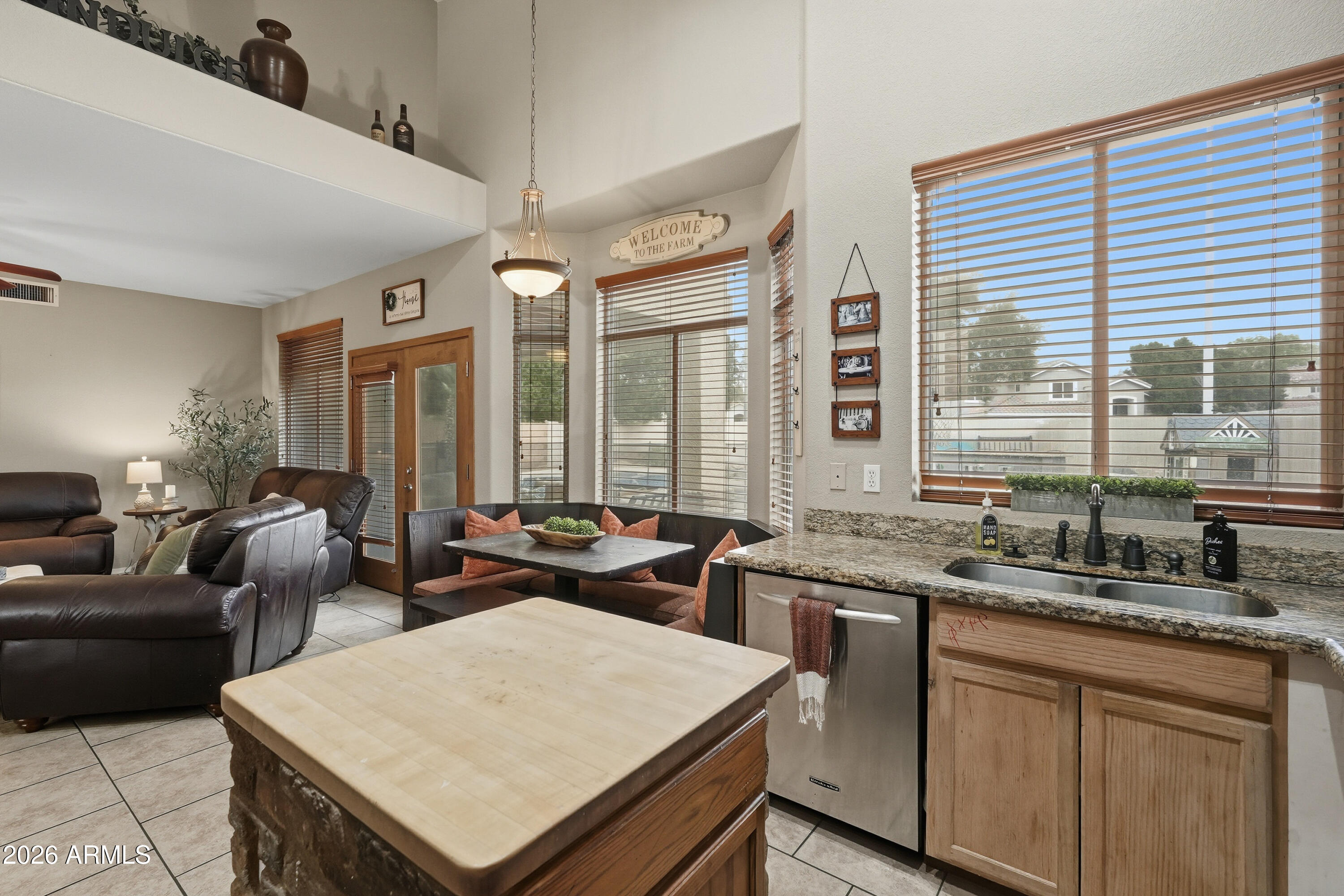 2570 W SHANNON Court