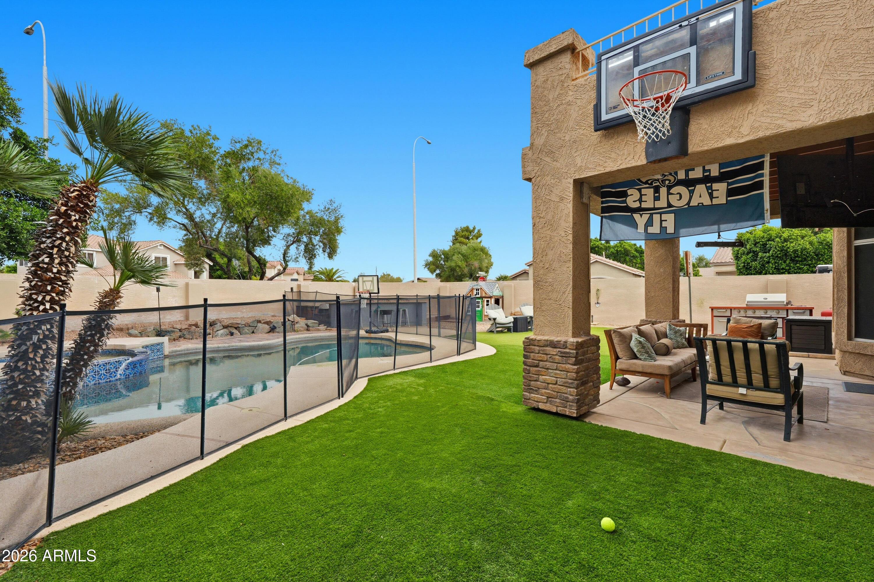 2570 W SHANNON Court