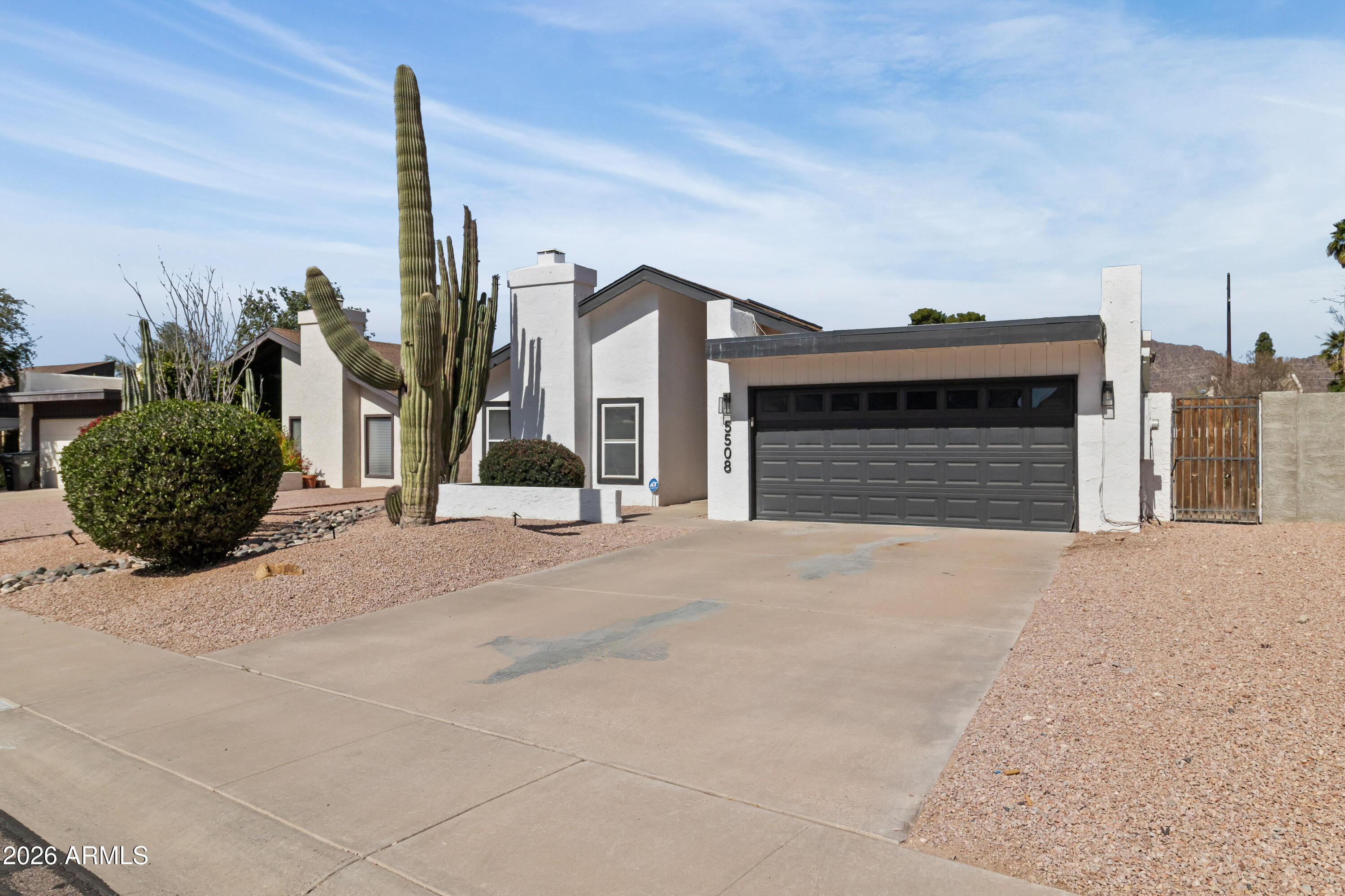 5508 E CAMBRIDGE Avenue
