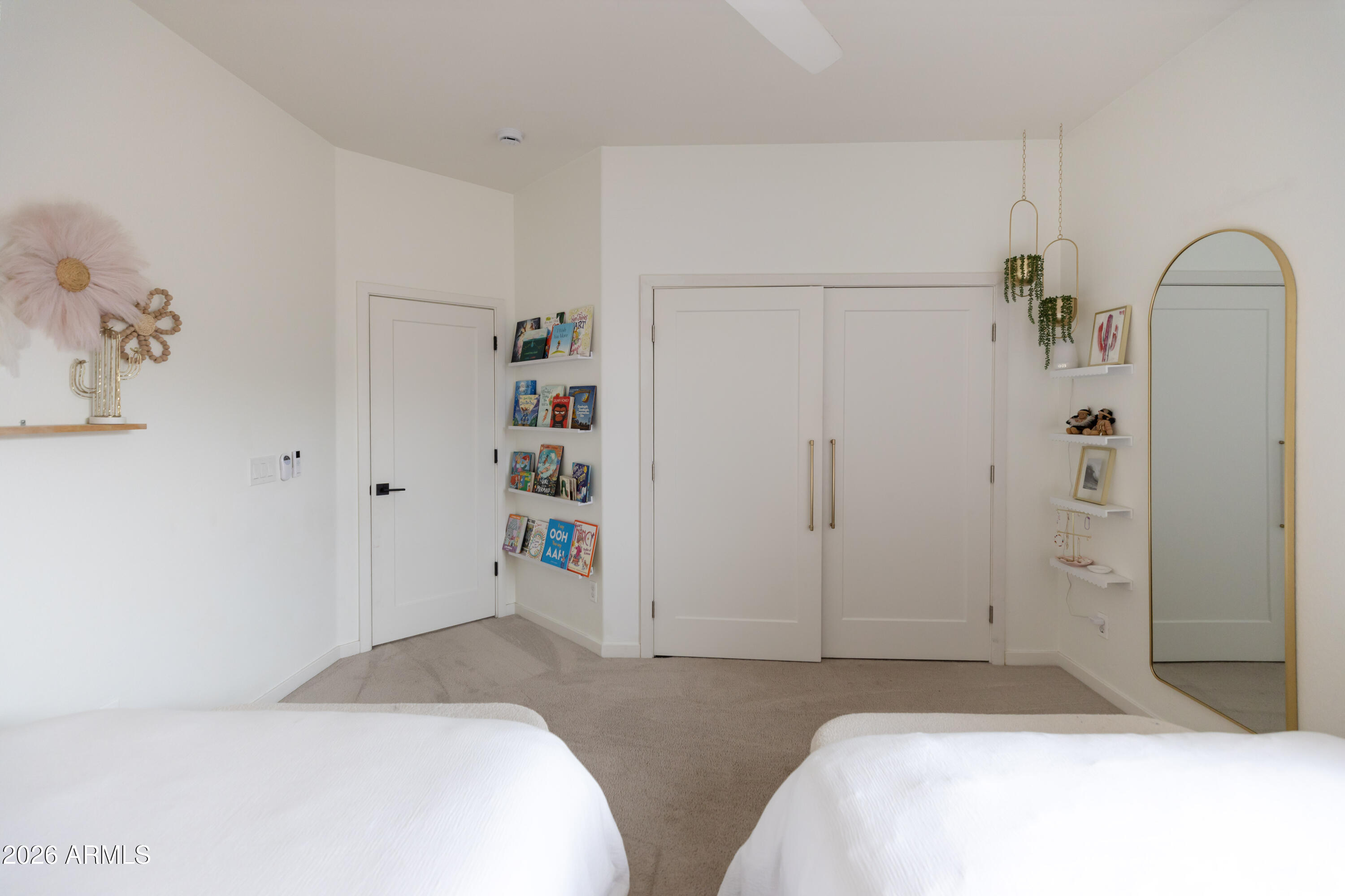 6735 E GELDING Drive