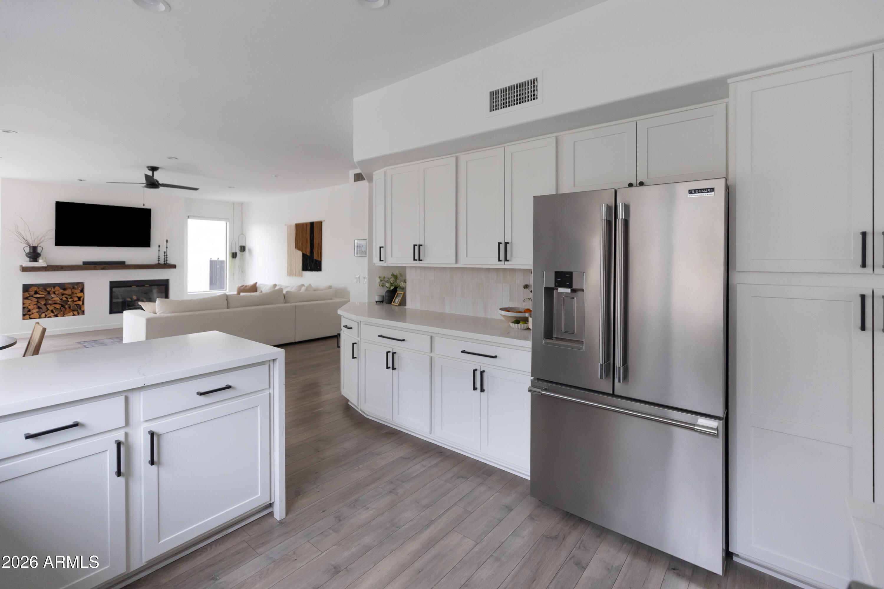 6735 E GELDING Drive