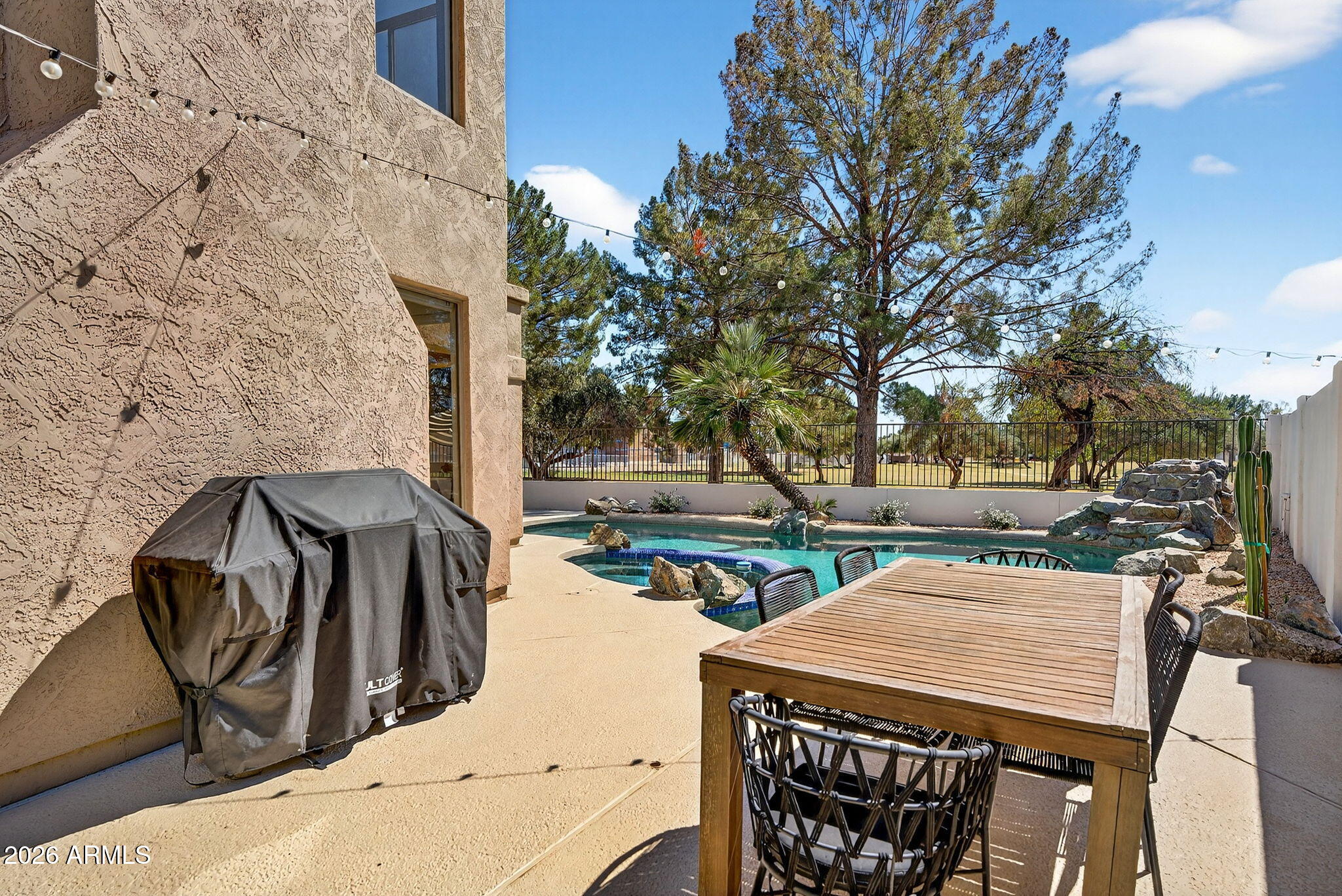 6735 E GELDING Drive