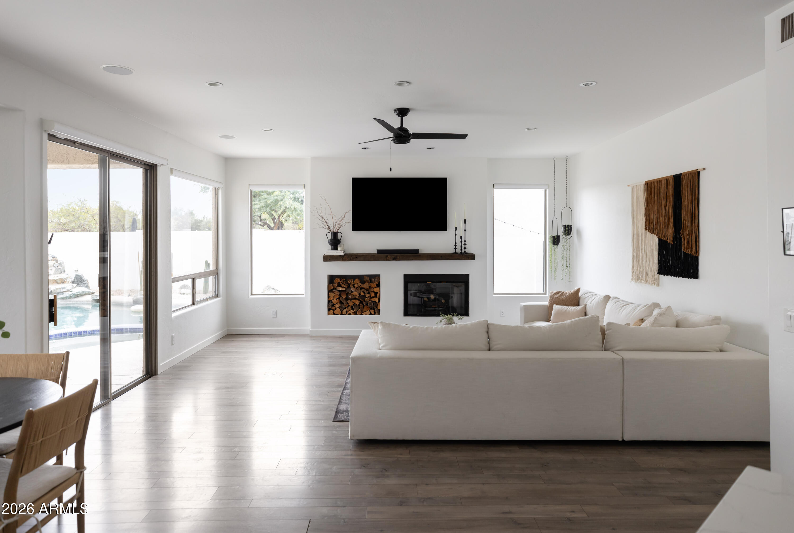 6735 E GELDING Drive