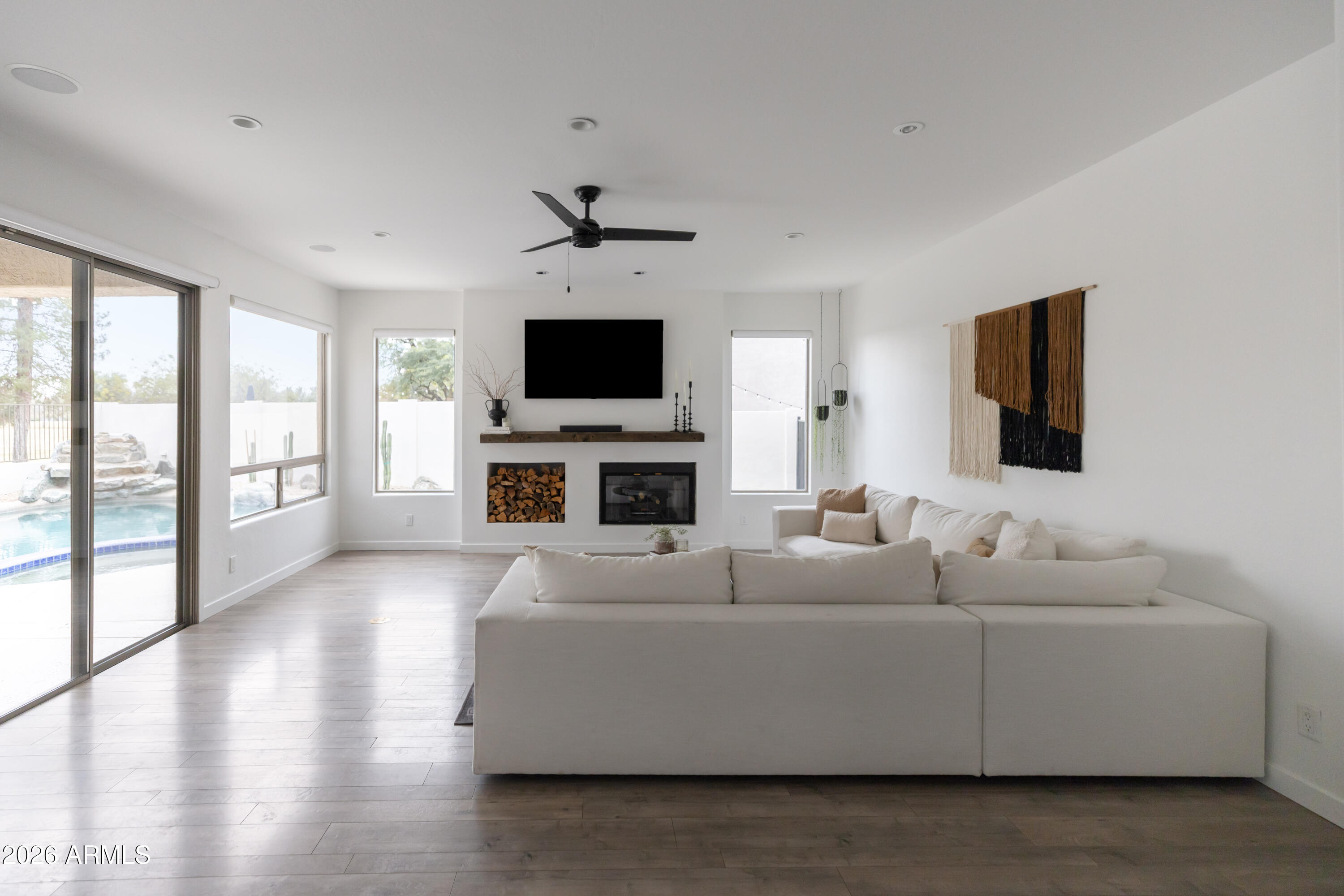 6735 E GELDING Drive