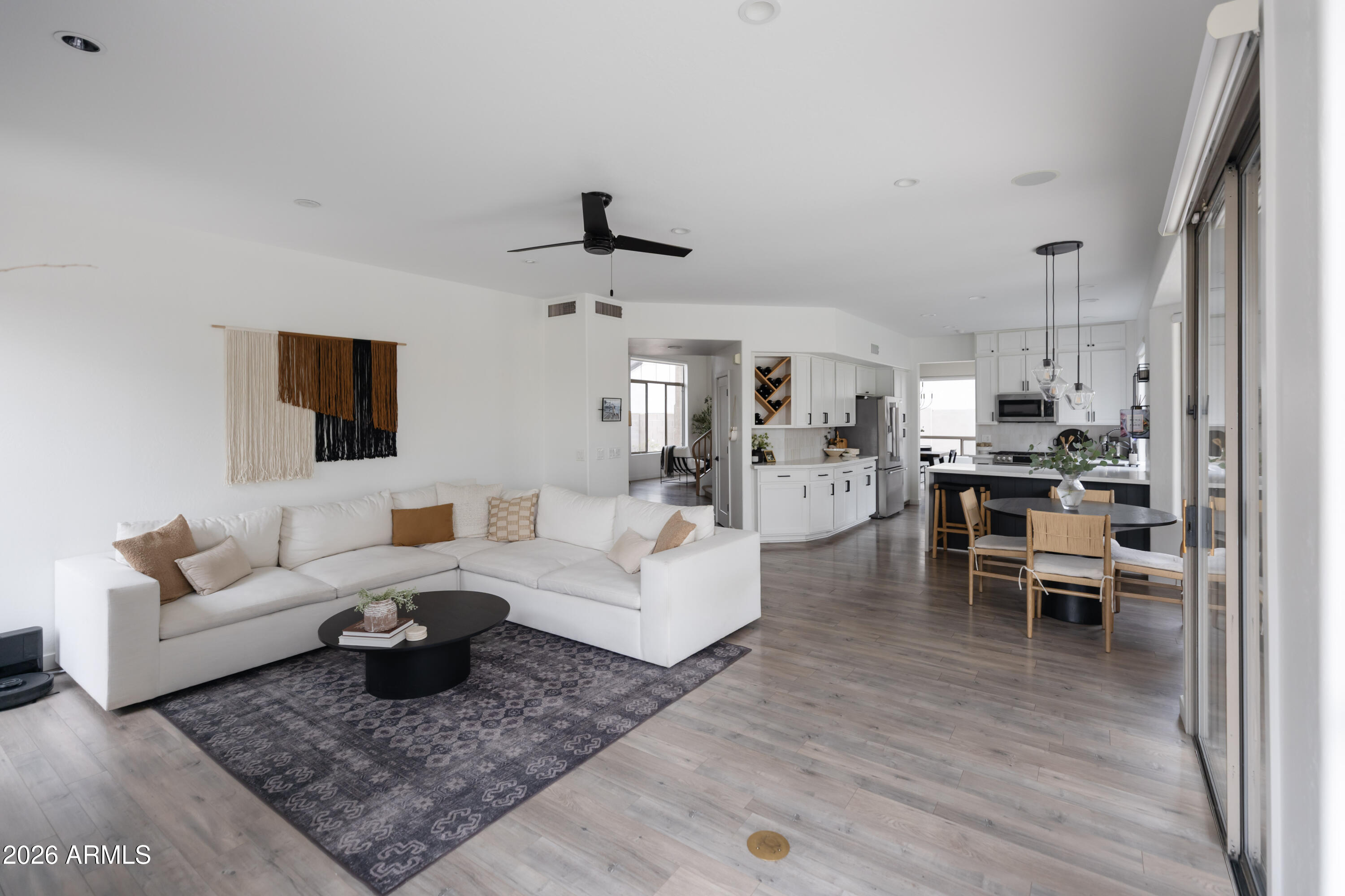 6735 E GELDING Drive