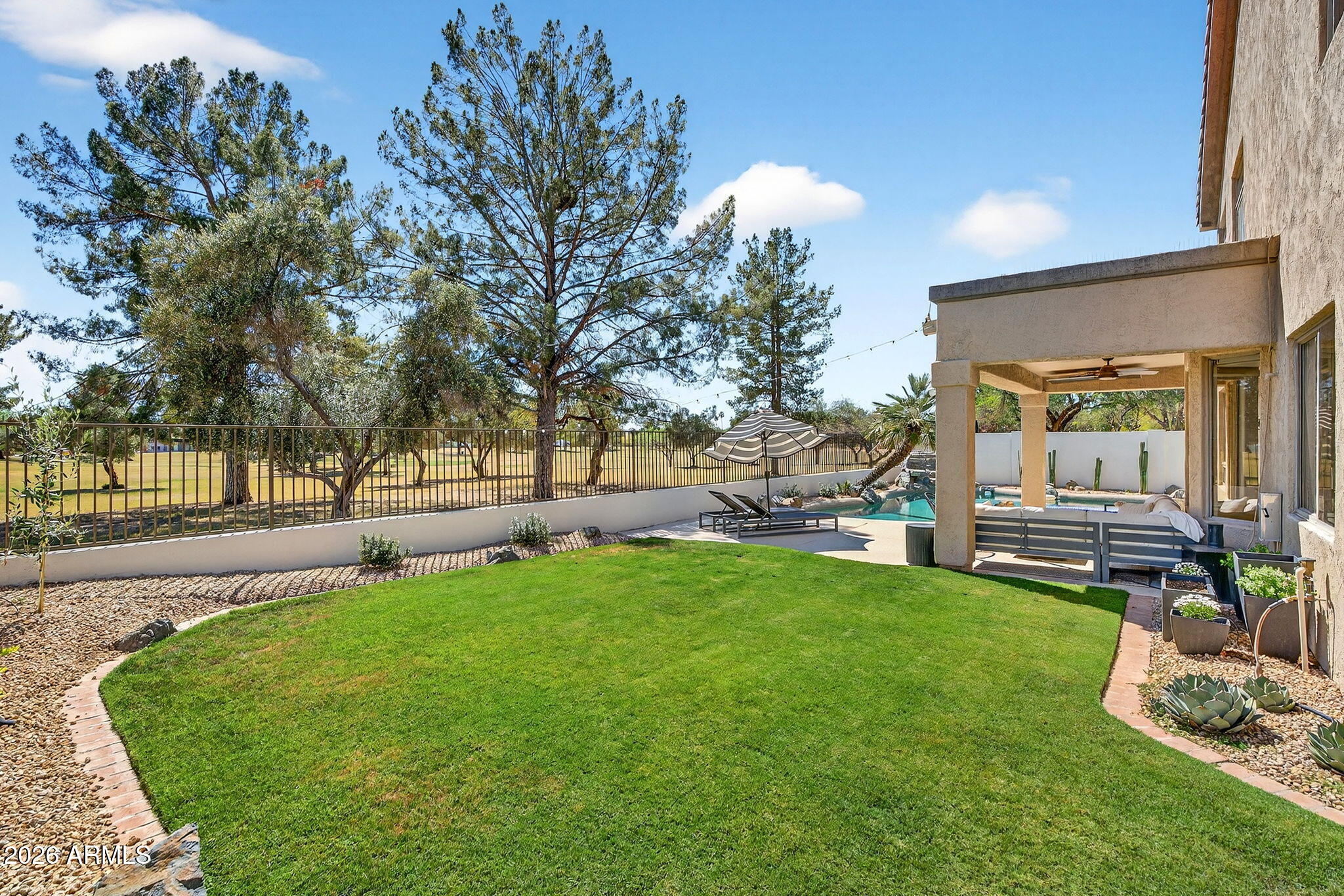 6735 E GELDING Drive