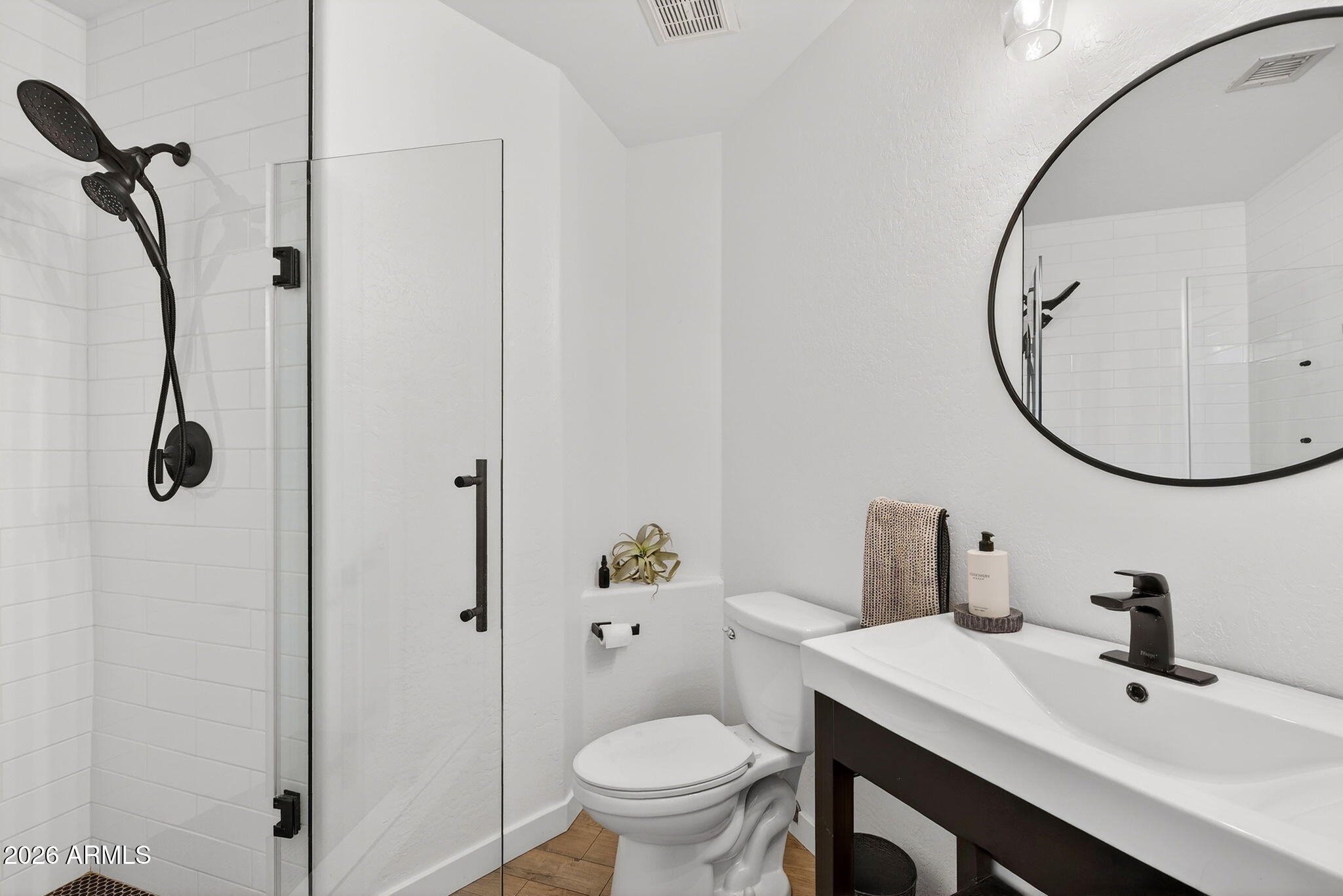 6735 E GELDING Drive