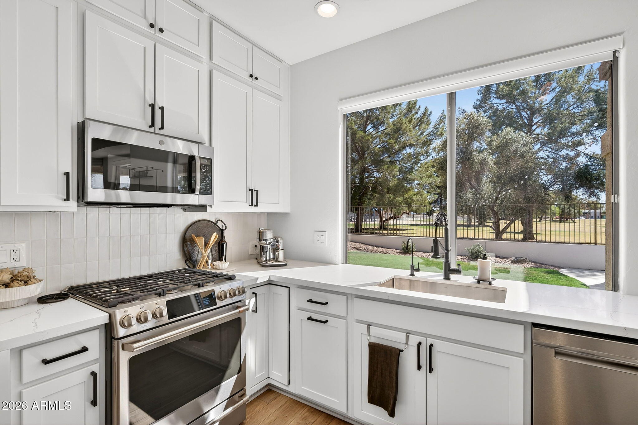 6735 E GELDING Drive