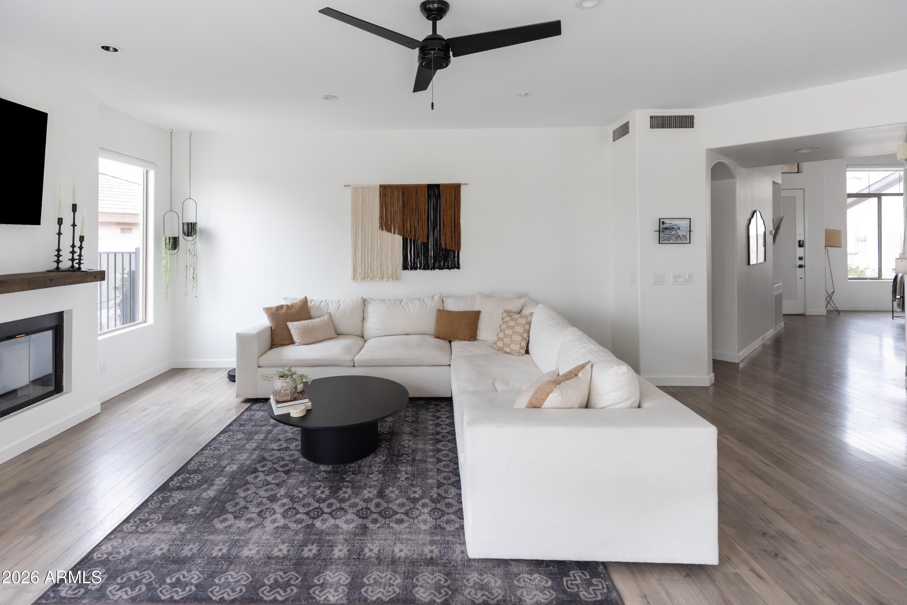 6735 E GELDING Drive