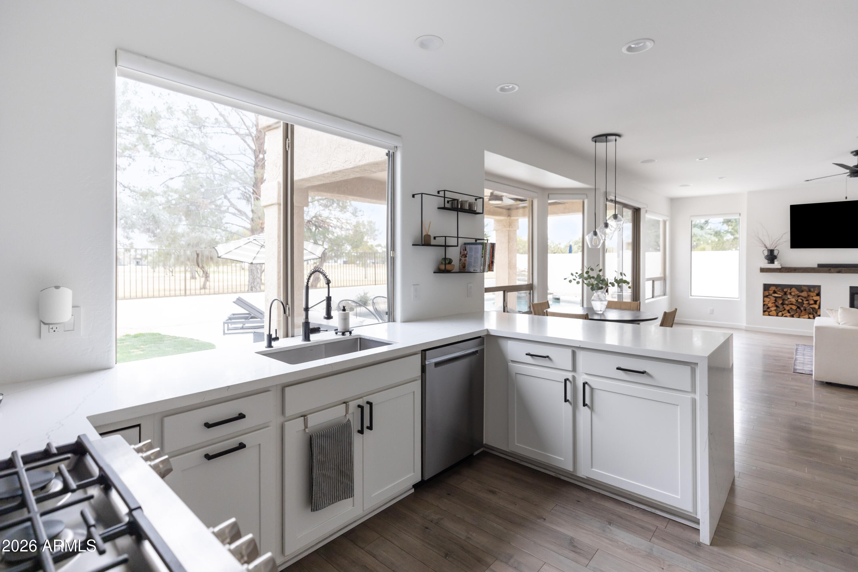 6735 E GELDING Drive