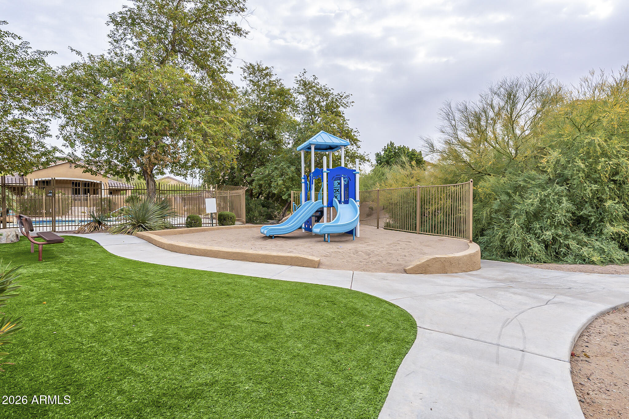 6133 E SADDLEBACK Street
