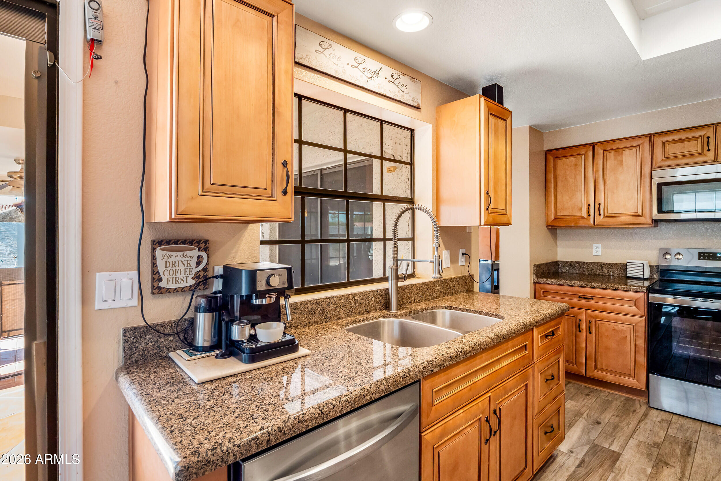 6133 E SADDLEBACK Street