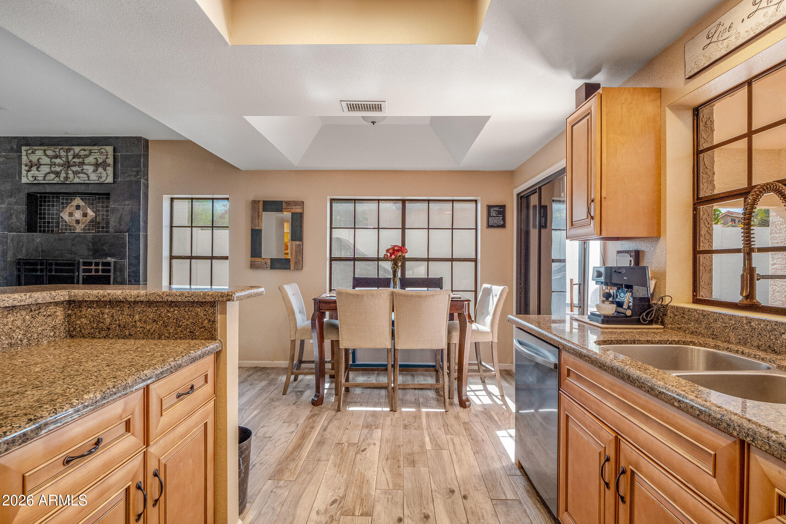 6133 E SADDLEBACK Street