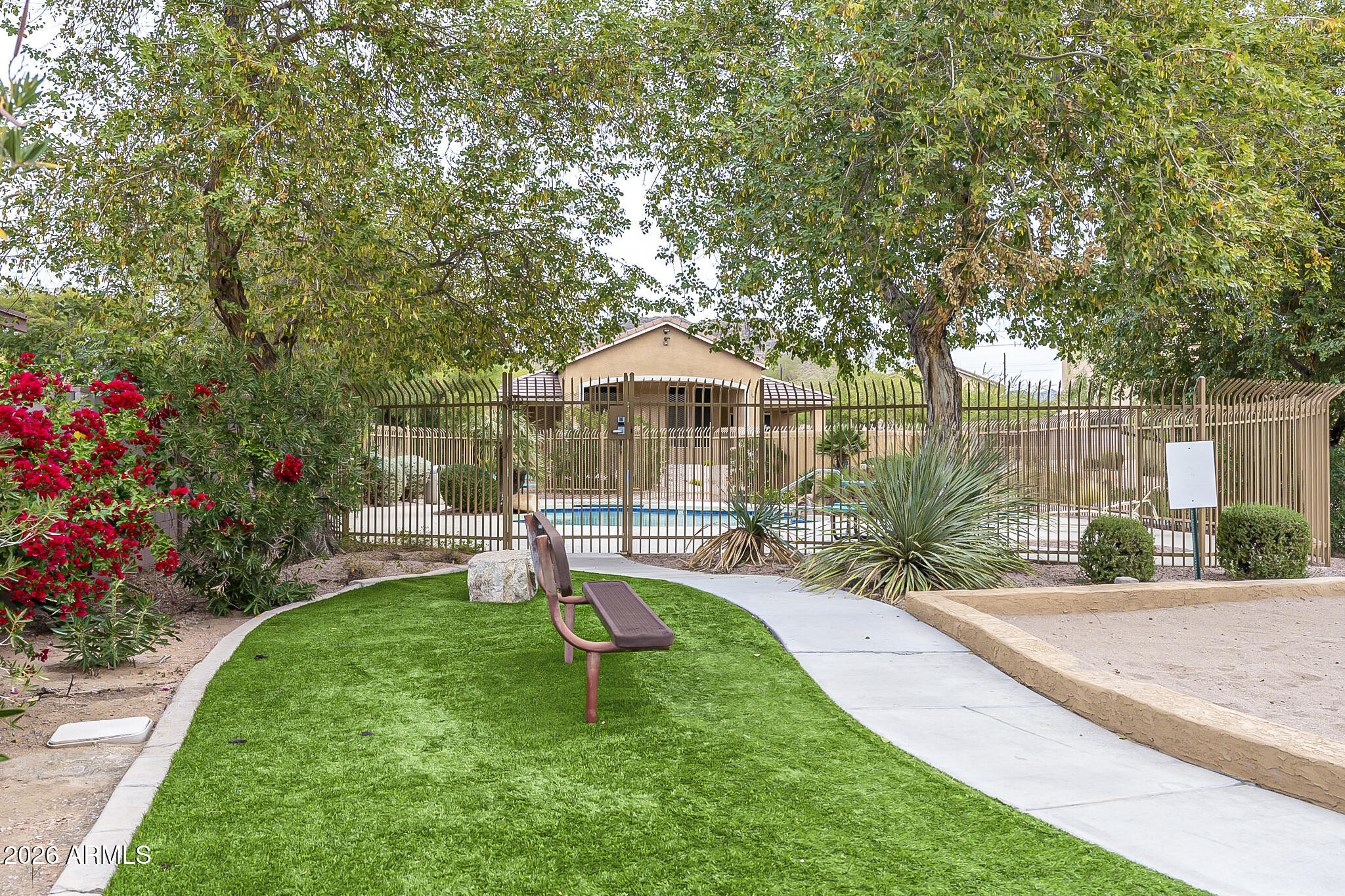 6133 E SADDLEBACK Street