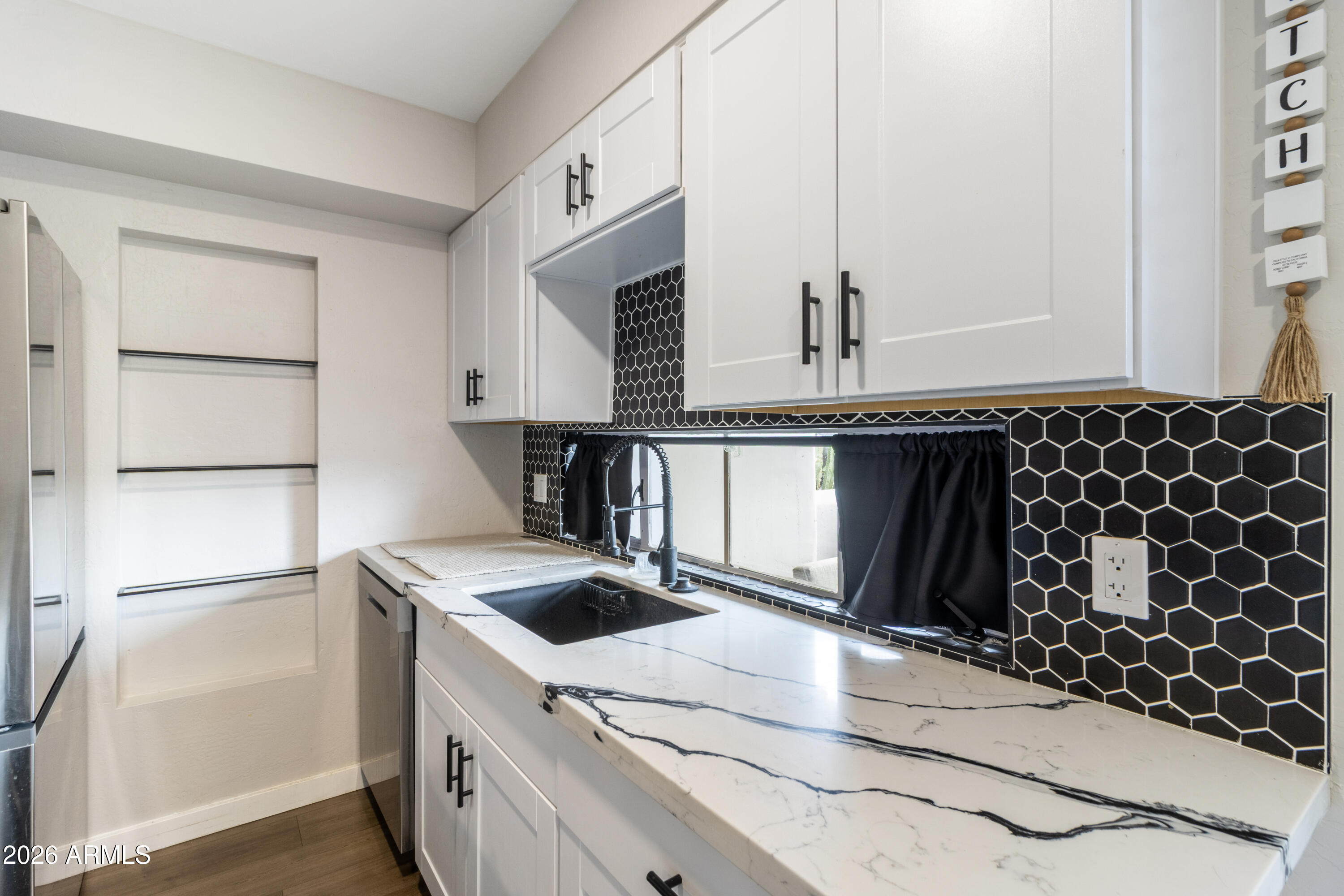 1449 E HIGHLAND Avenue 25