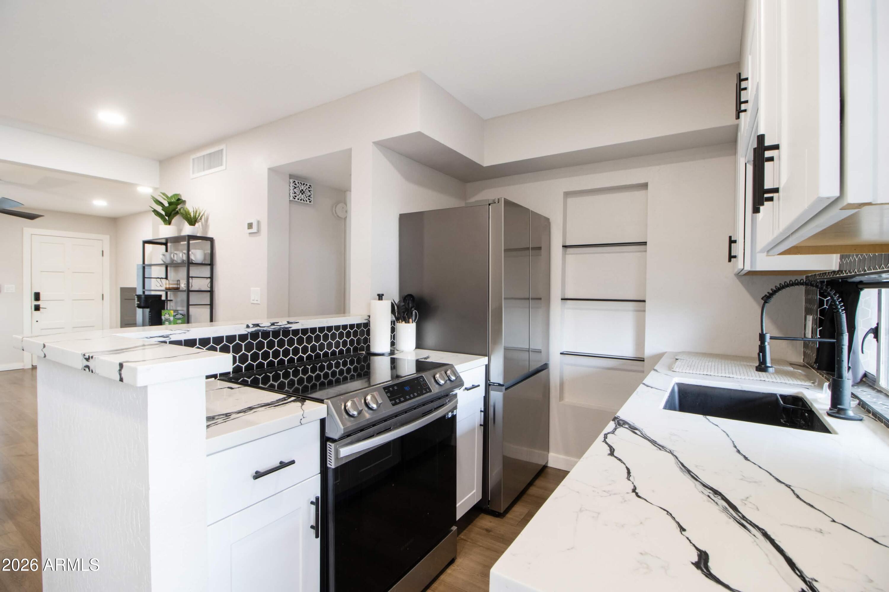 1449 E HIGHLAND Avenue 25