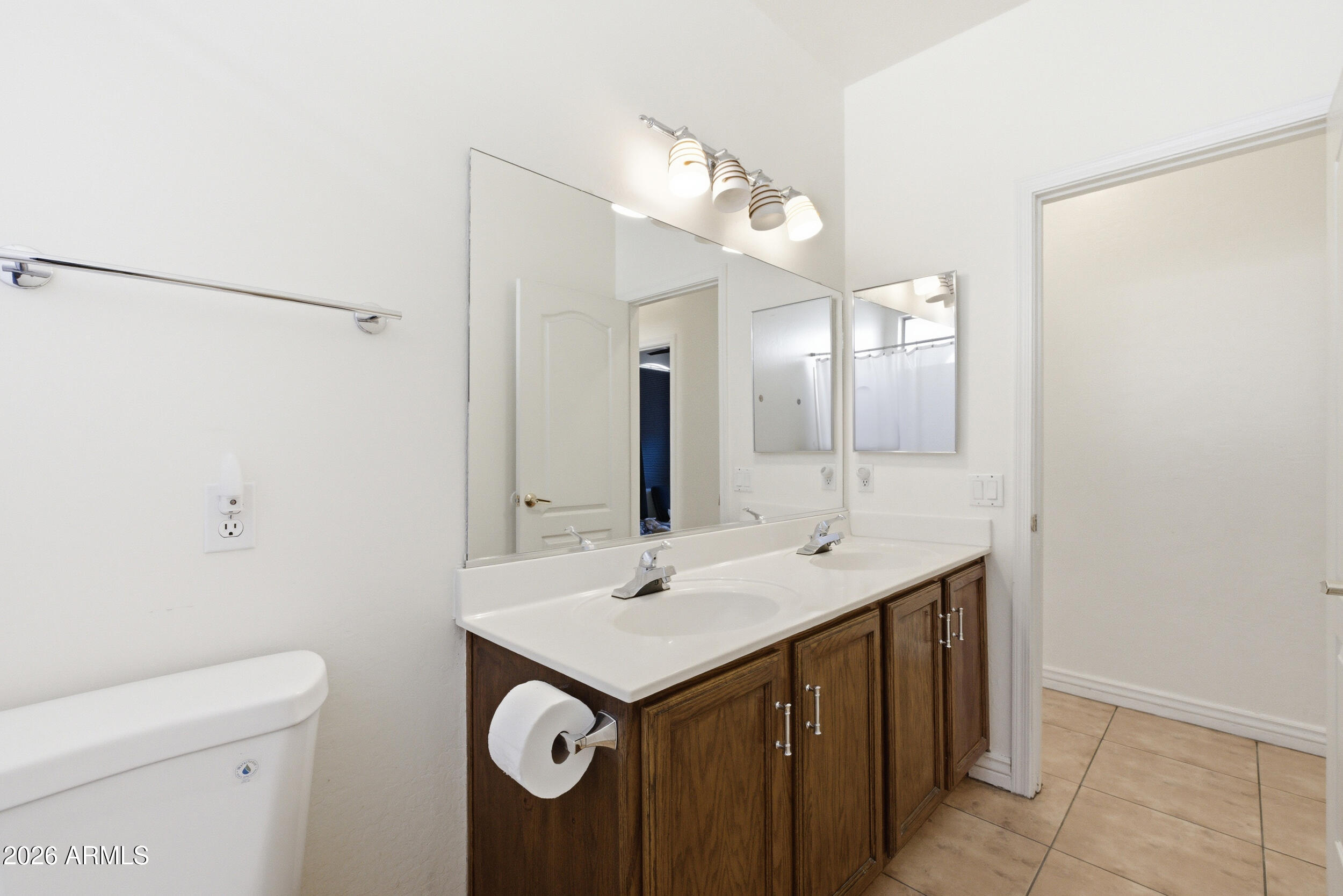 1645 E ORANGEWOOD Street