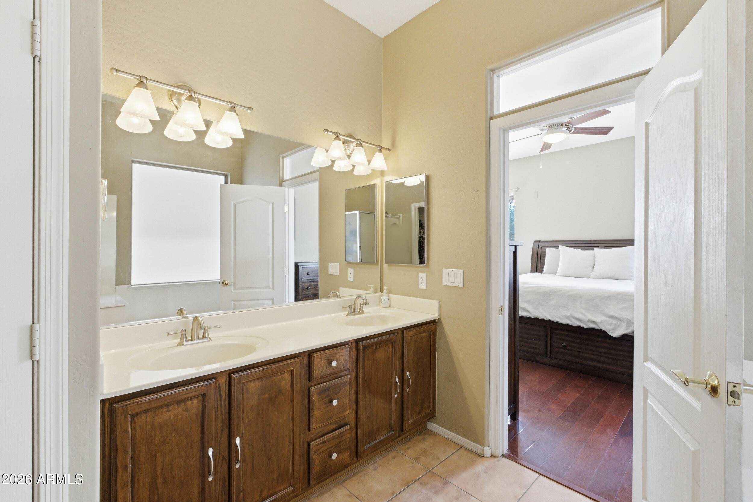 1645 E ORANGEWOOD Street