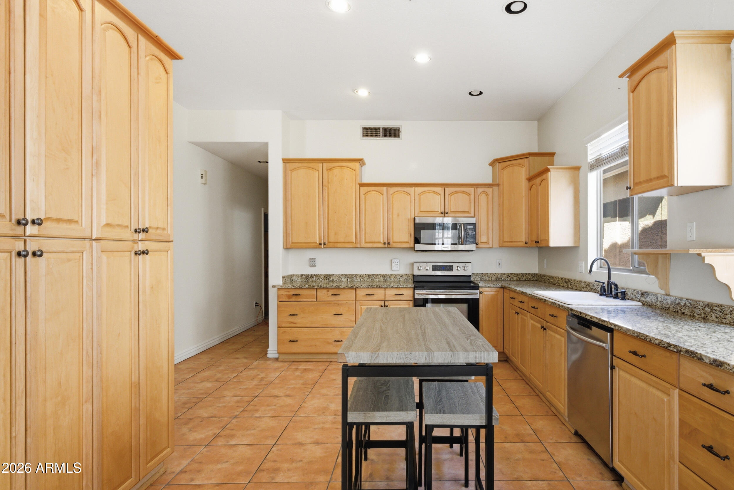 1645 E ORANGEWOOD Street