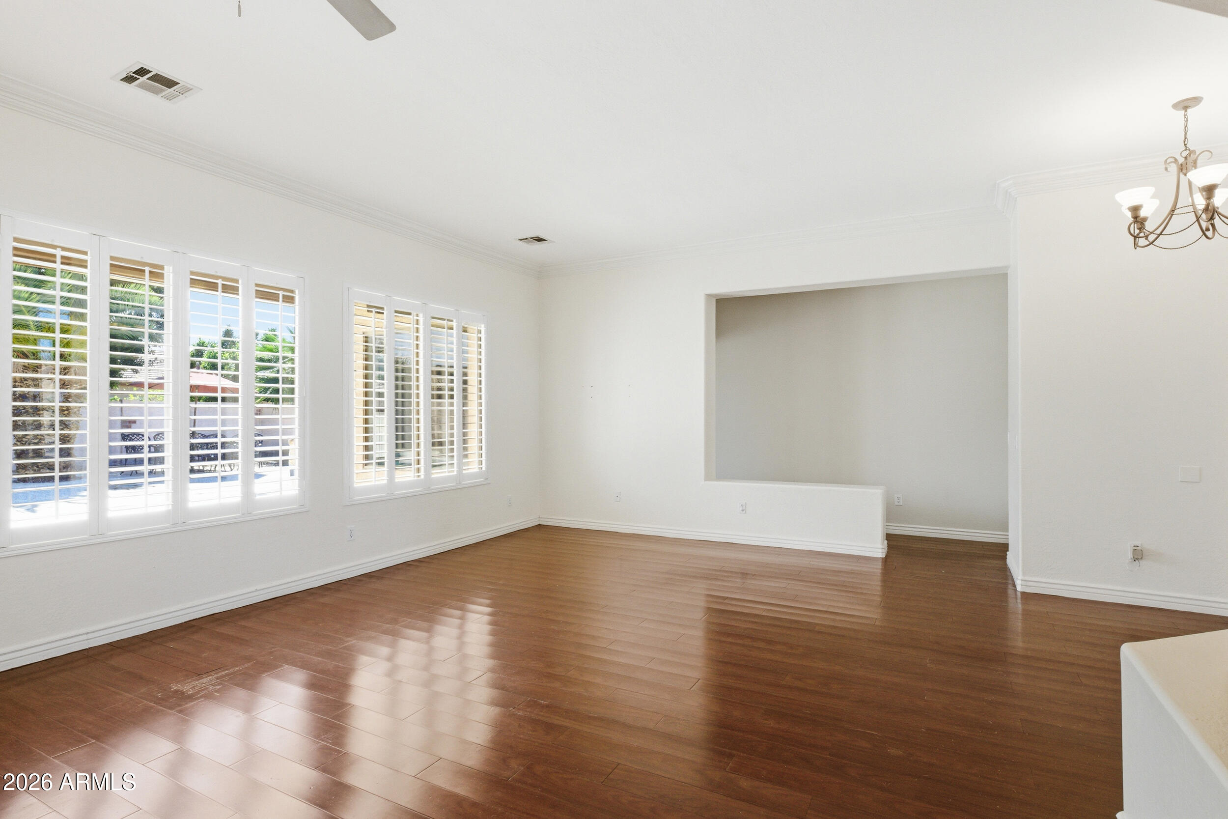 1645 E ORANGEWOOD Street