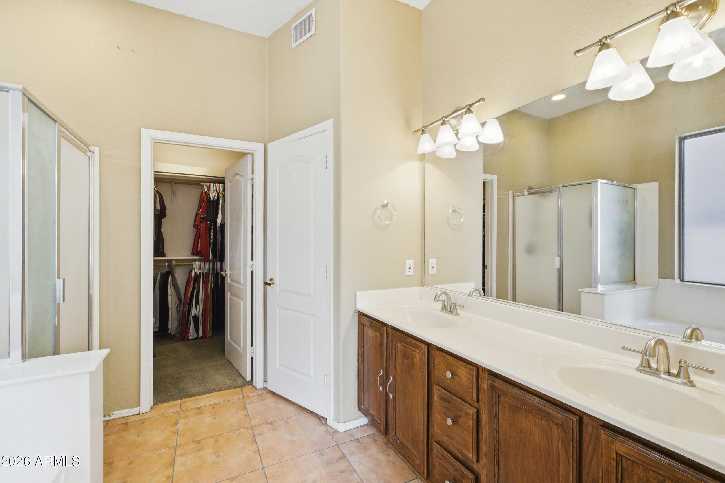 1645 E ORANGEWOOD Street