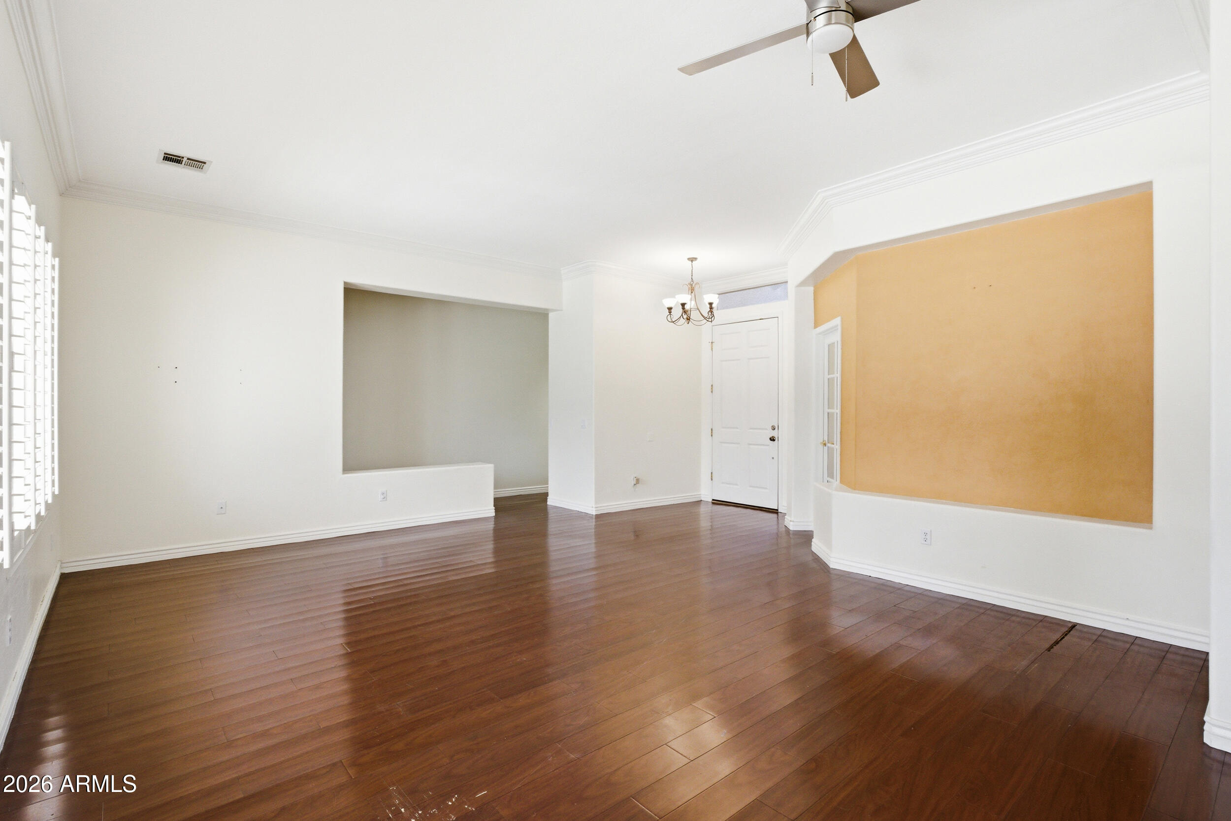 1645 E ORANGEWOOD Street