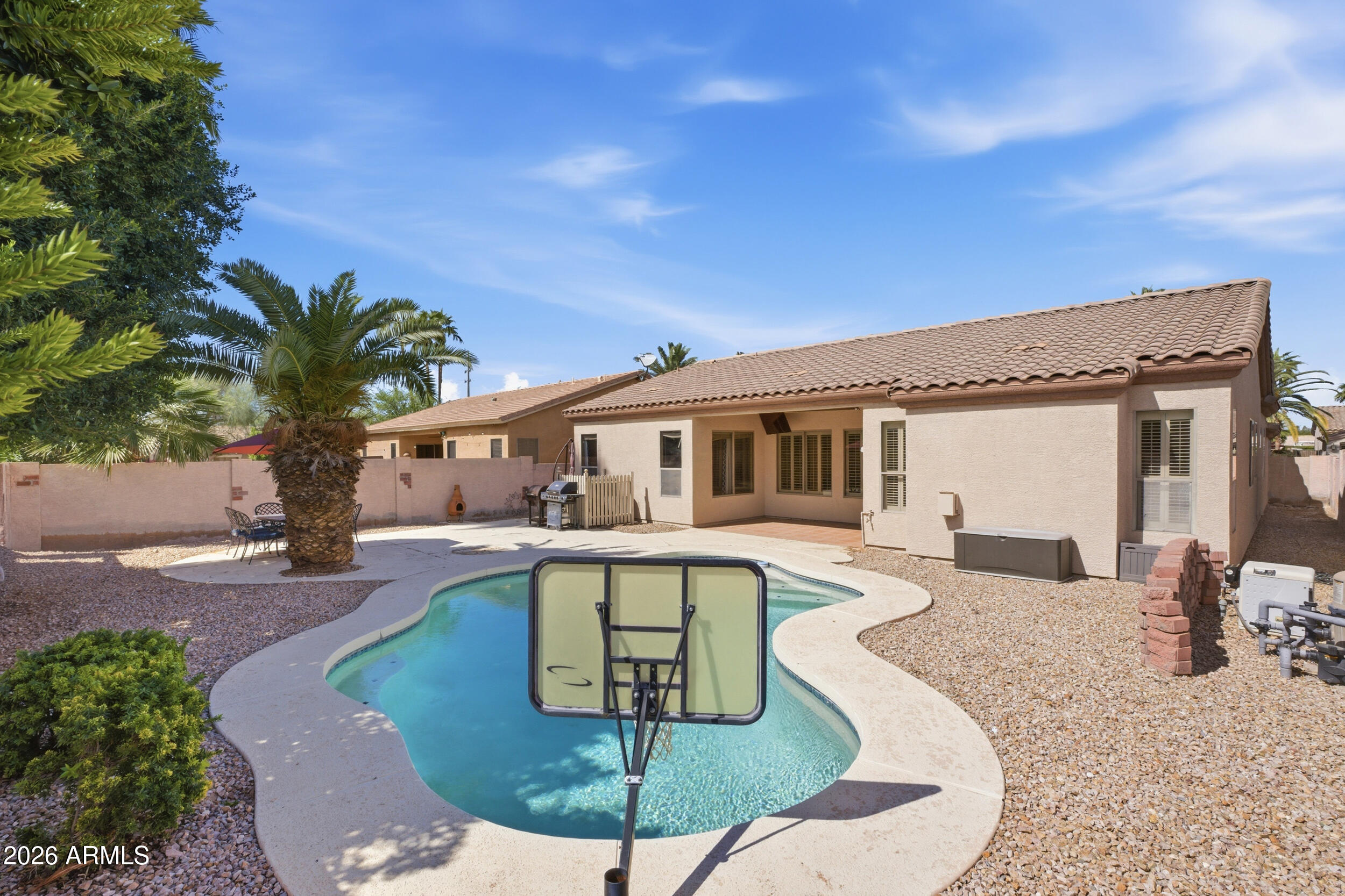 1645 E ORANGEWOOD Street