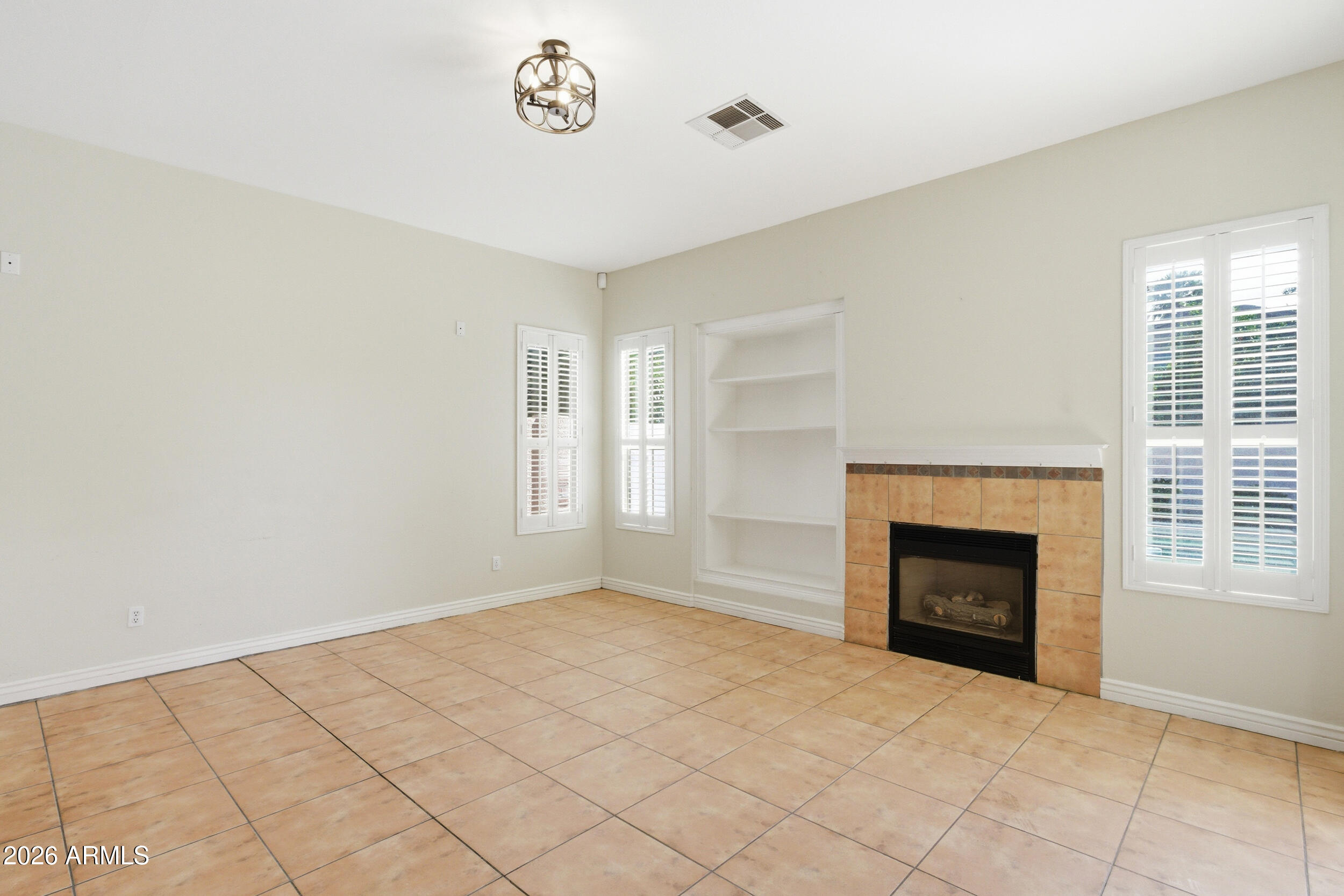 1645 E ORANGEWOOD Street