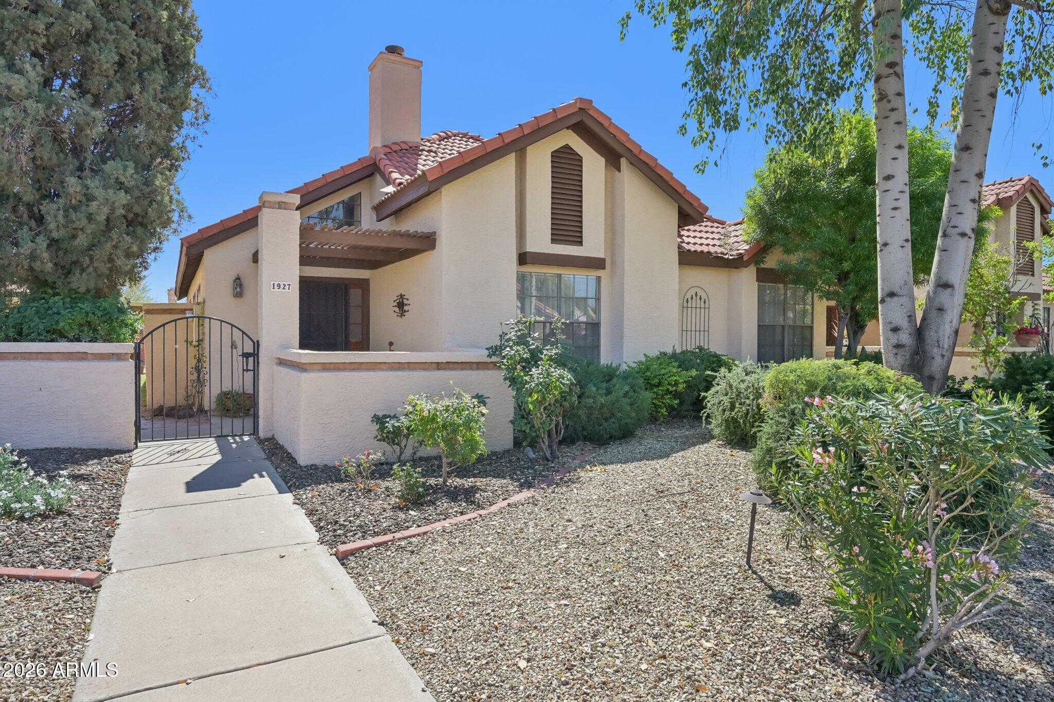 1927 E VELVET Drive