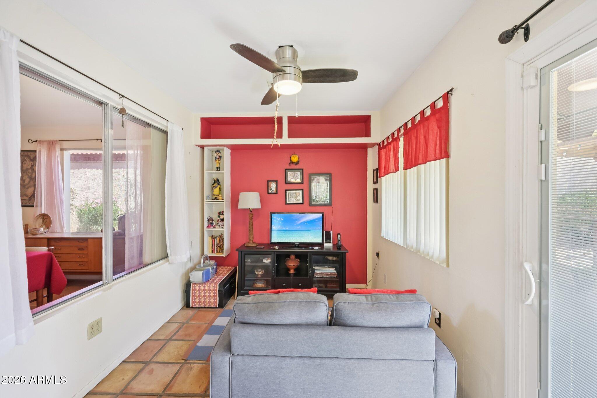 1927 E VELVET Drive