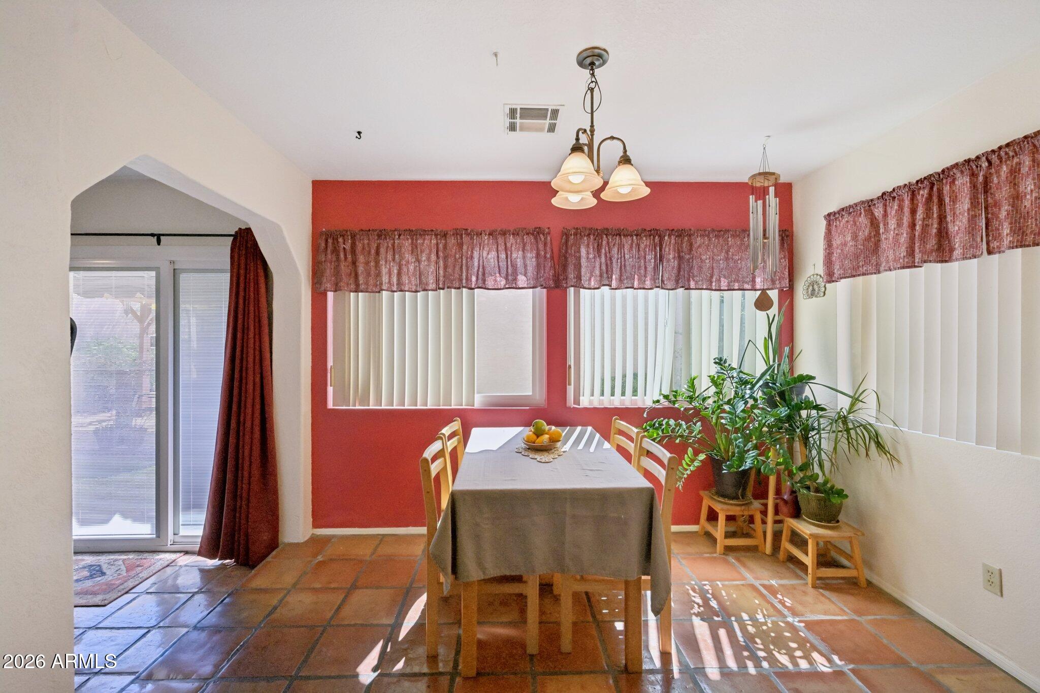 1927 E VELVET Drive