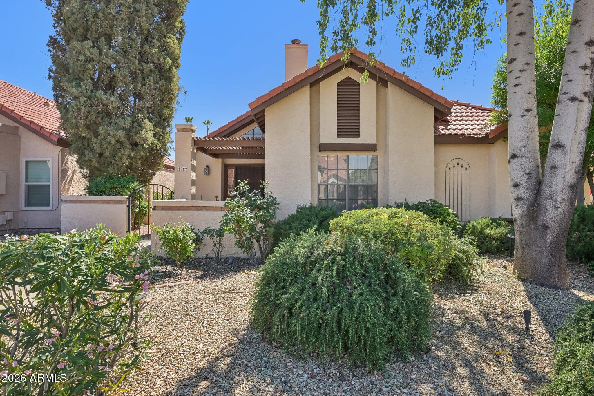 1927 E VELVET Drive