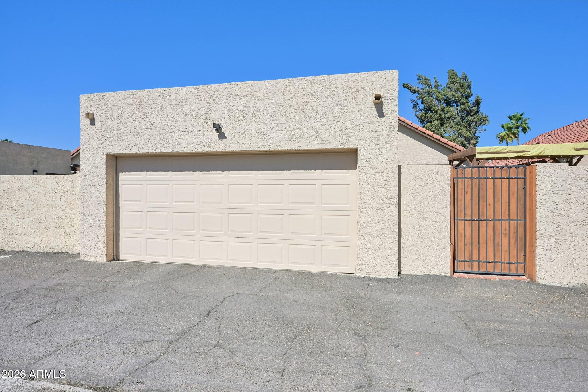 1927 E VELVET Drive