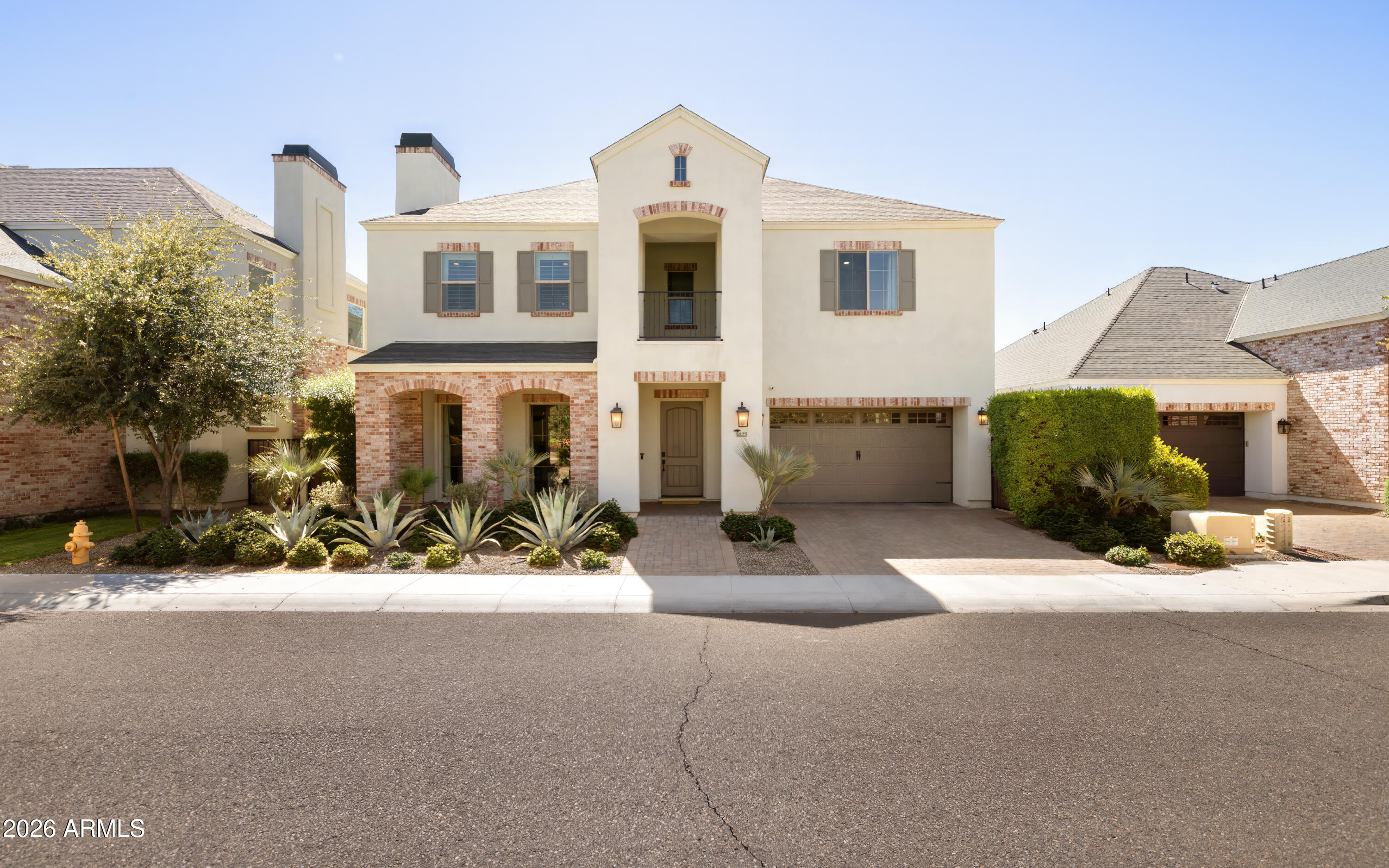 625 W Echo Lane